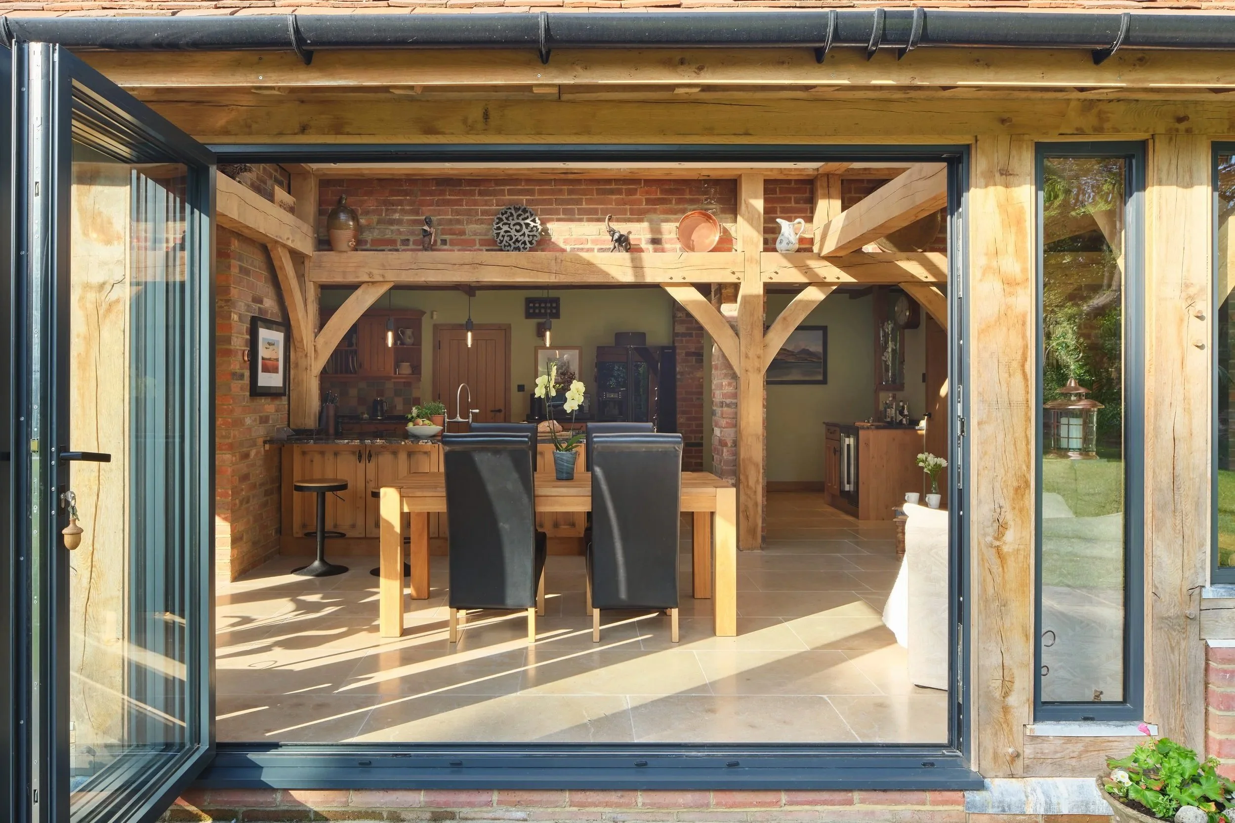 photo of a bespoke oak orangery (5) james alexander oak buildings.jpg