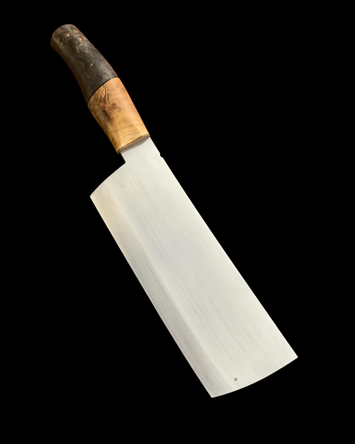 Here we go. Now the 6th iteration of this product.

8.5&rdquo; AEB-L Cleaver w/ Chittum and Maple Handle. 

Handle material: @xoticblanks 👊
.
.
.
.

#cleaver #cleavers 
#madeinusa #chef #handmade #chefknife #blackwood #cheflife🔪 #cutyourfoodright #
