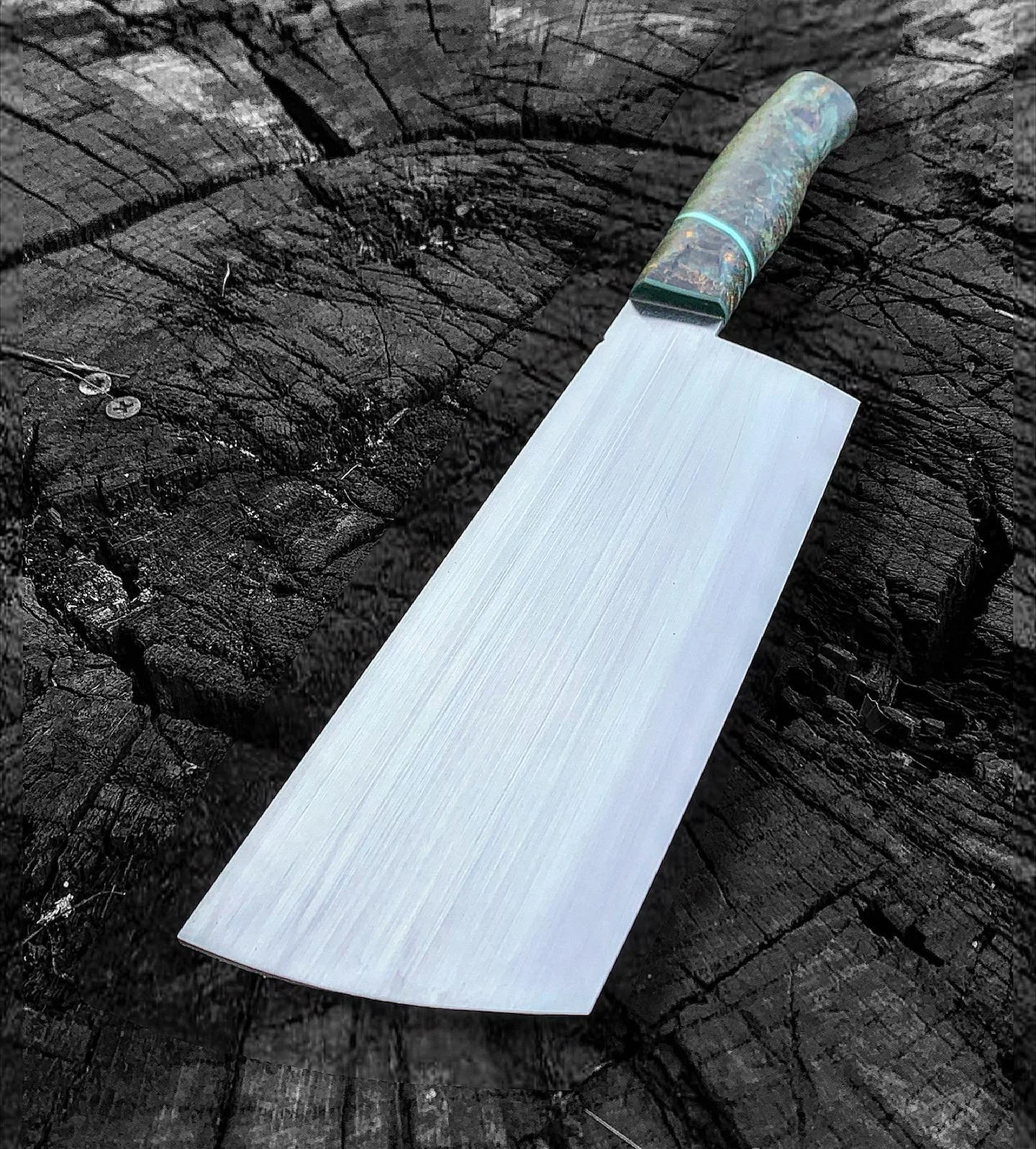 Cleaver season continues 😎
8&rdquo; AEB-L w/ Box Elder and G10 handle. Sold! 

Handle material: @xoticblanks 
.
.
.
.
.

#cleaver #cleavers 
#madeinusa #chef #handmade #chefknife #blackwood #cheflife🔪 #cutyourfoodright #knives #yellowcedar #knifepo