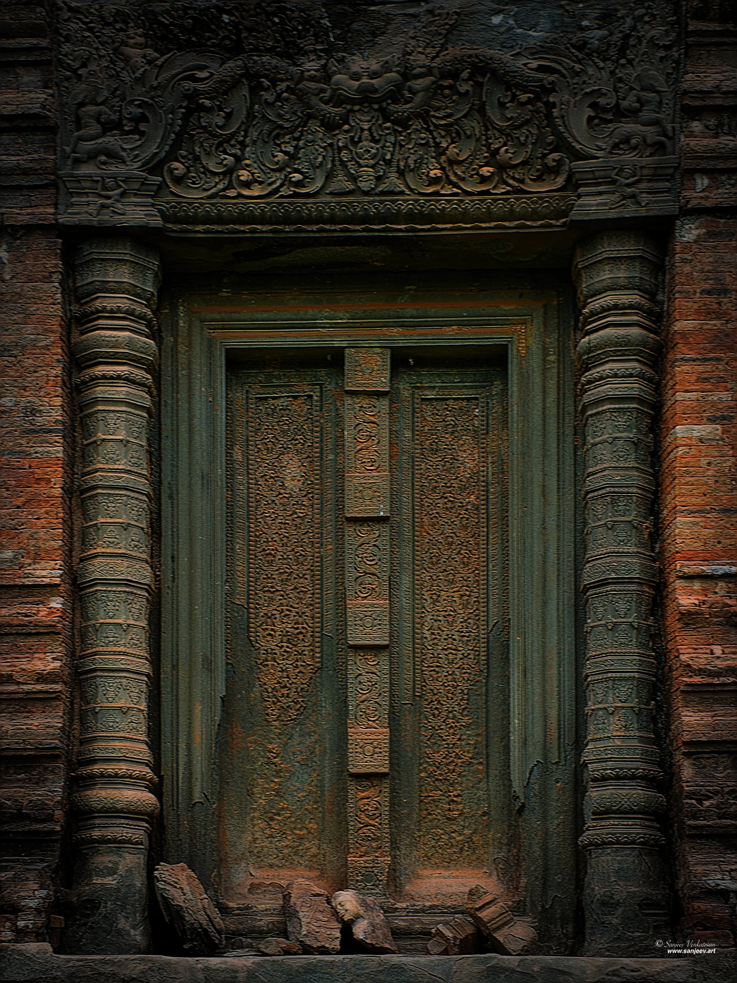 Angkor stone door.jpg