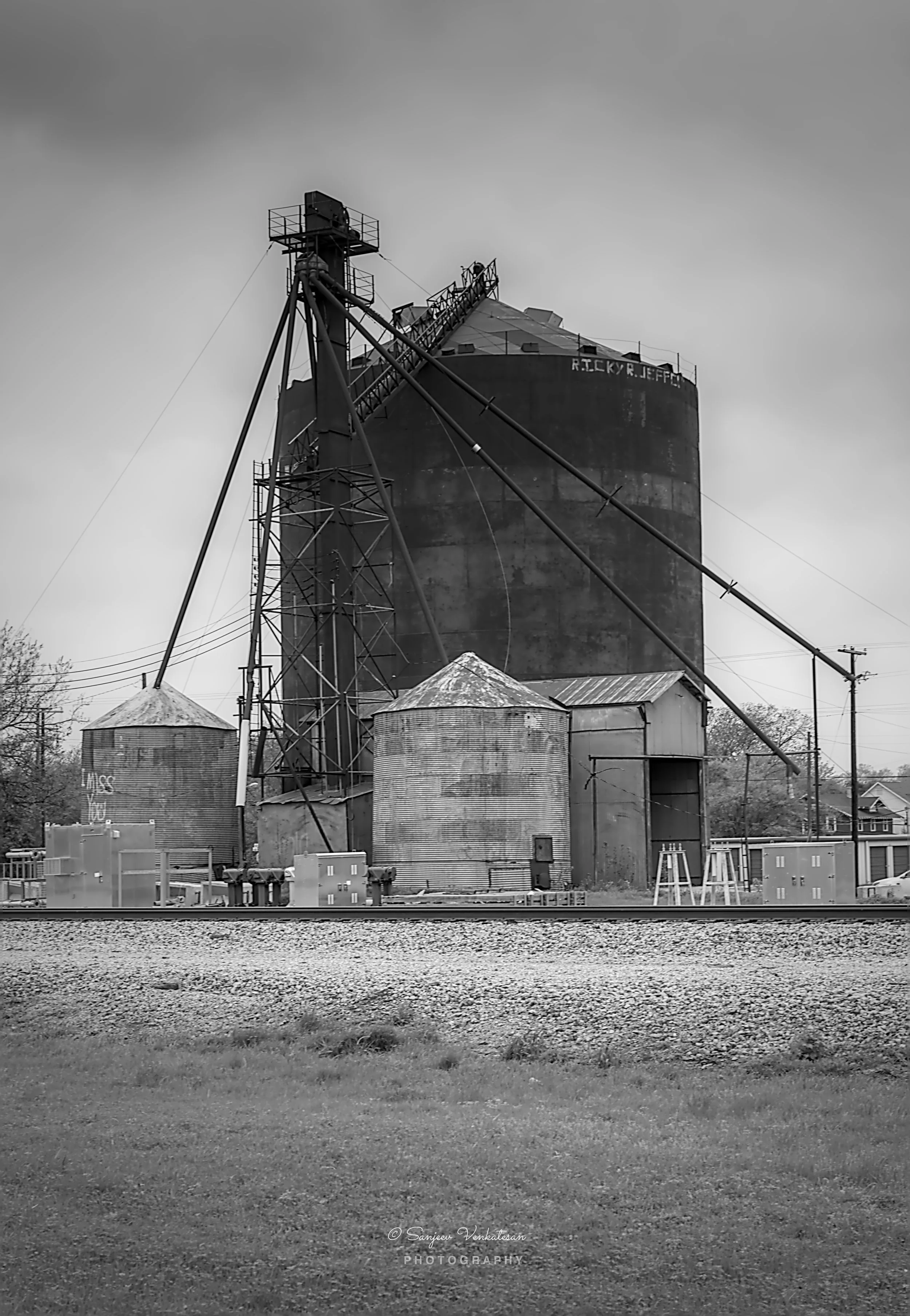 BnW Silo_01.jpg