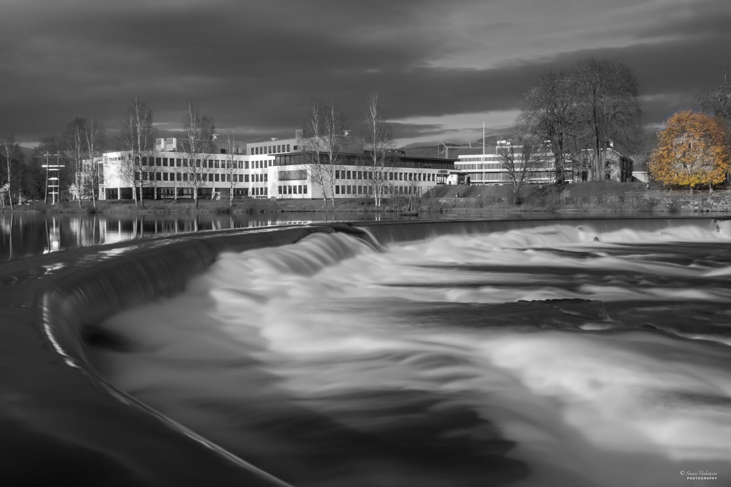 Display bnw River.jpg