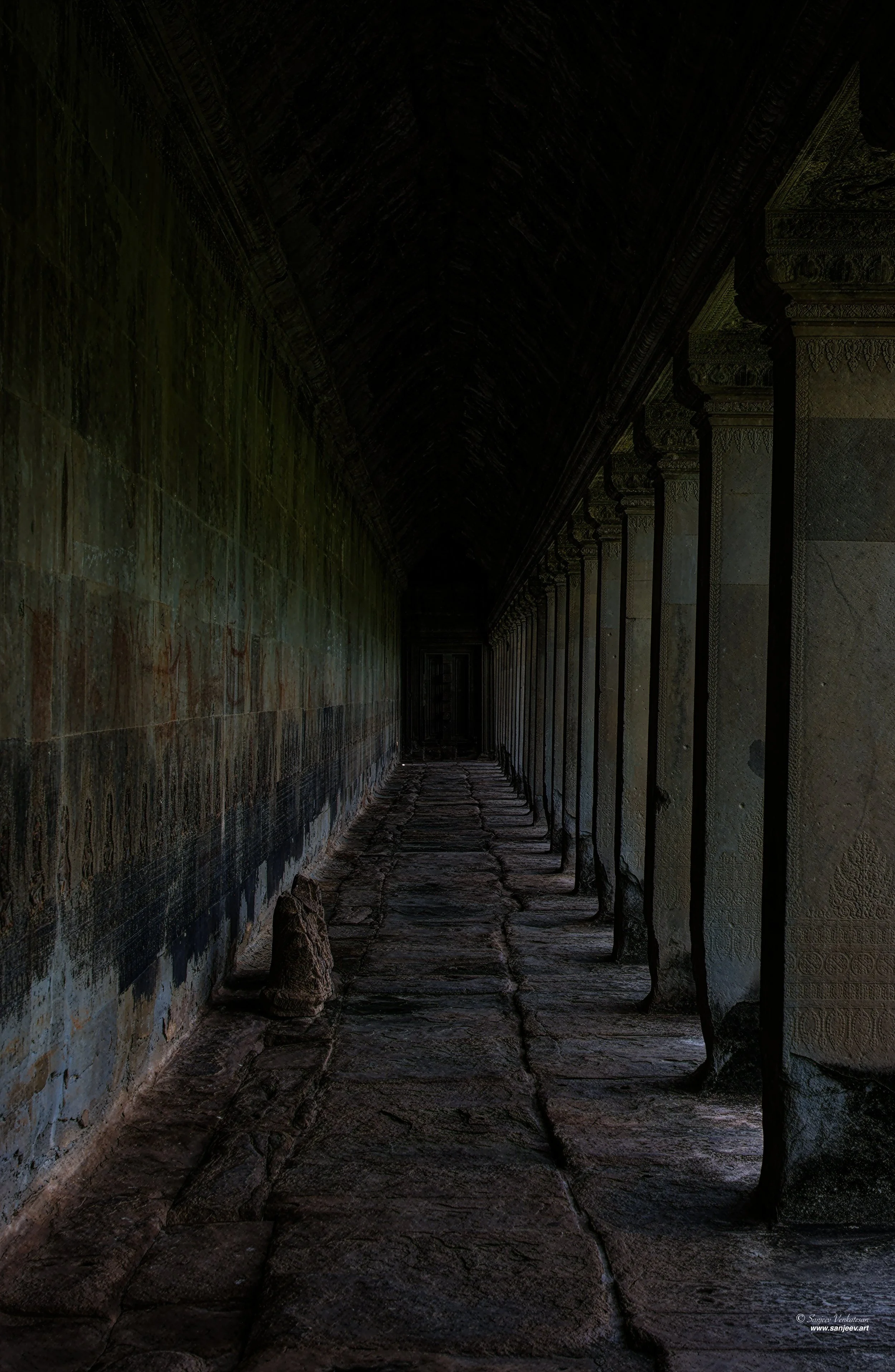 Angkor Cooridoor.jpg