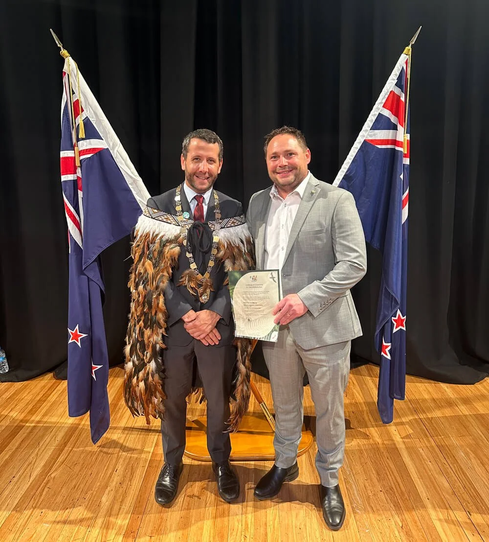 Dave Morris receiving NZ citizenship