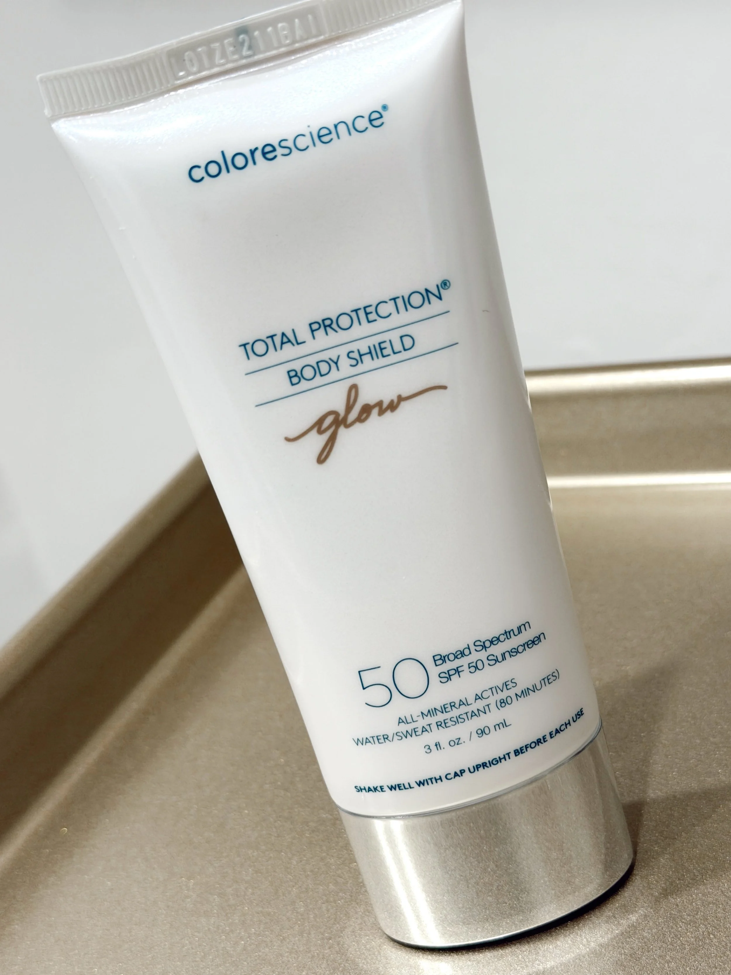 Total Protection Body Shield Glow SPF 50 ☀️

The all-mineral active body sunscreen with a luminous pearlescent glow that leaves skin radiant and powerfully protected.

This ultra-lightweight formula combines patent-pending zinc oxide and mineral pear
