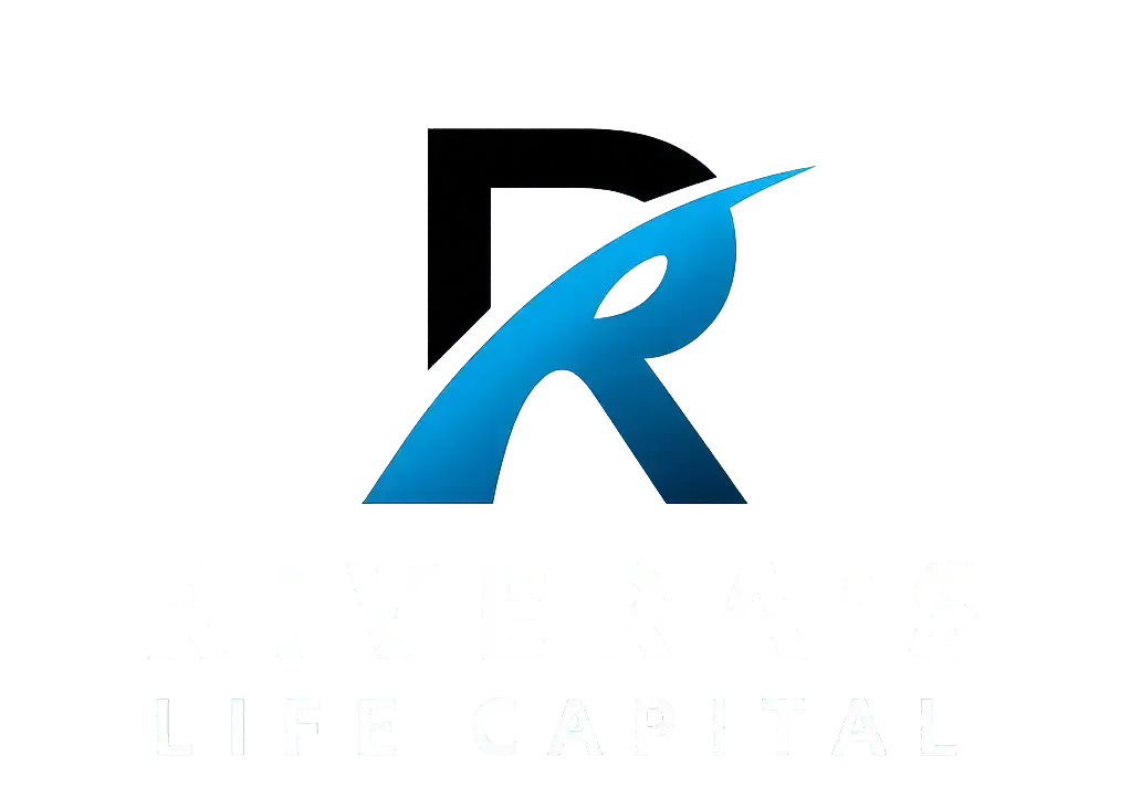 Logotipo azul con letra R estilizada, acompañado de las palabras 'Rivieras' en letras blancas y 'Life Capital' en letras blancas más pequeñas debajo.