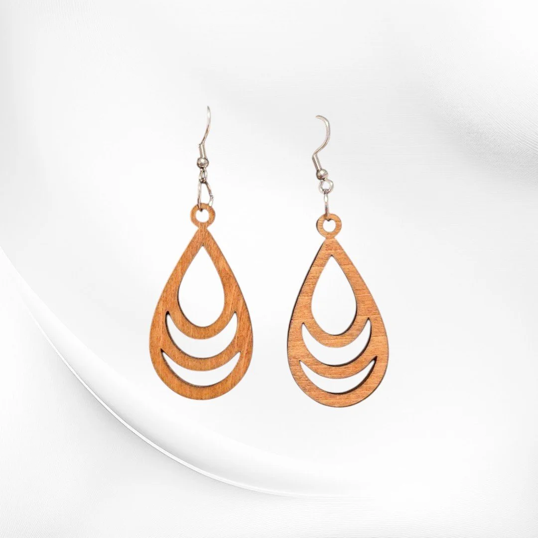 Teardrop earings - wb.jpg