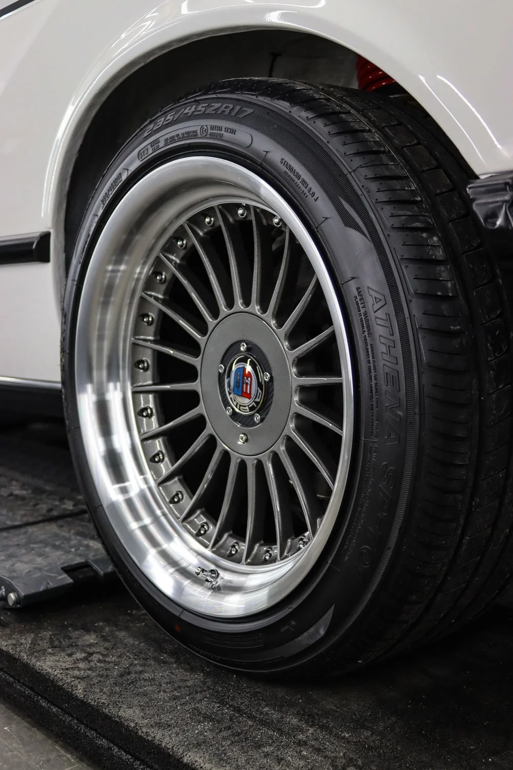 BMW-635-CSI -classics-2.jpg