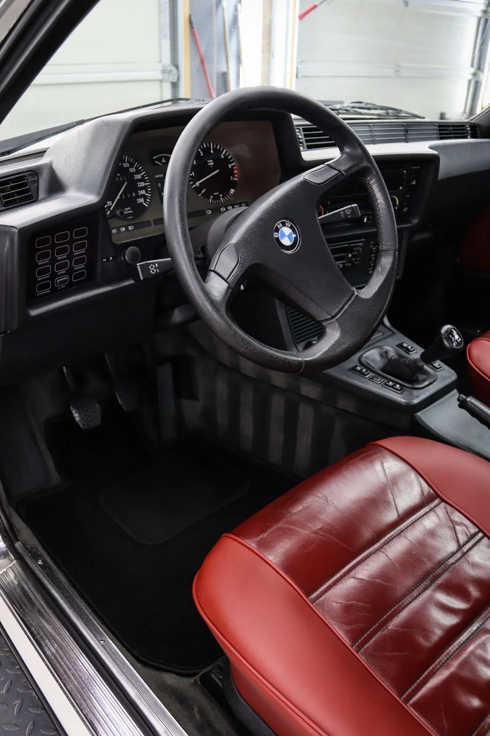 BMW-635-CSI -classics-4.jpg