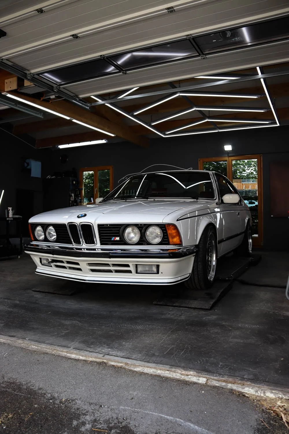 BMW-635-CSI -classics-9.jpg