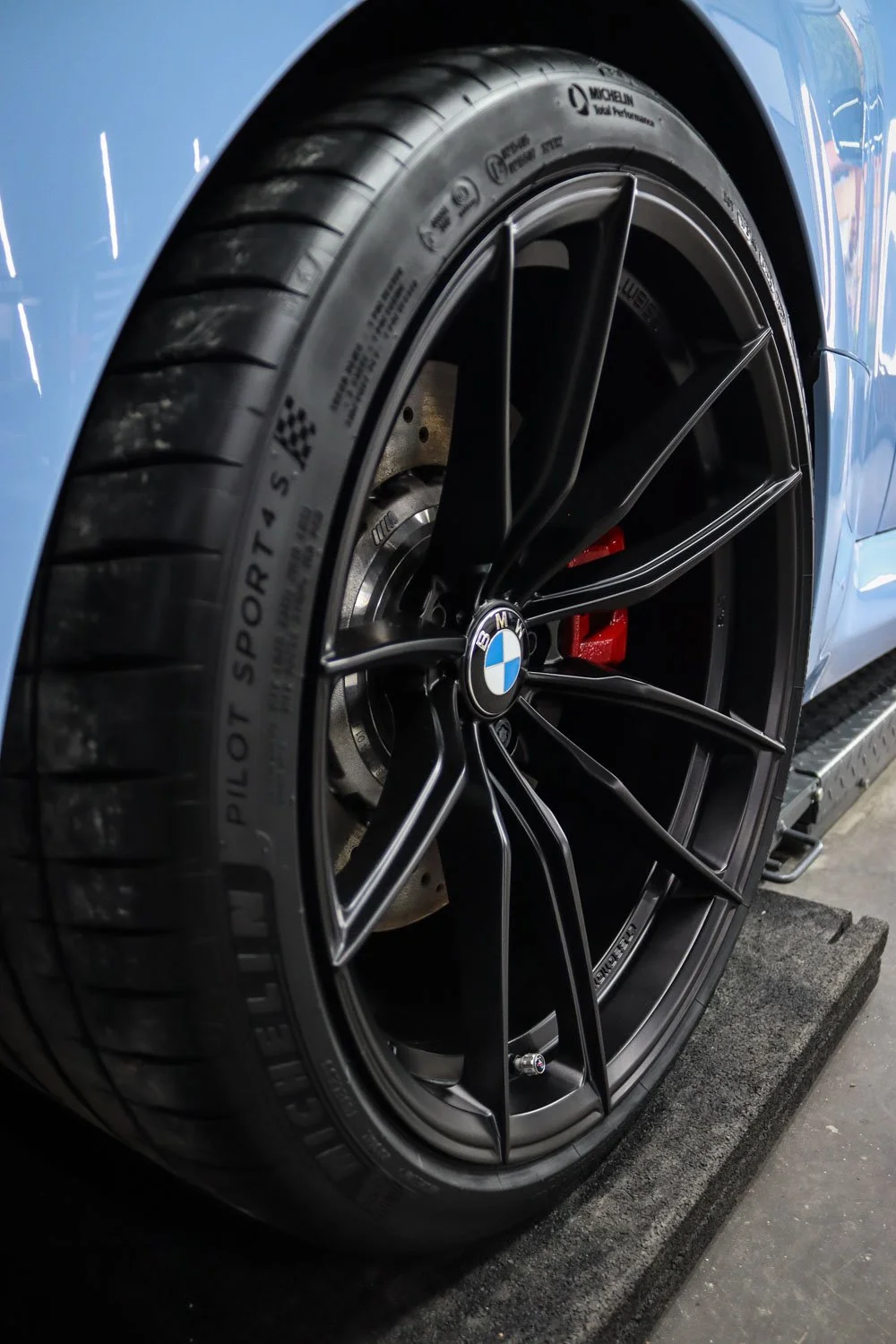 BMW-M2-G87-blue-3.jpg