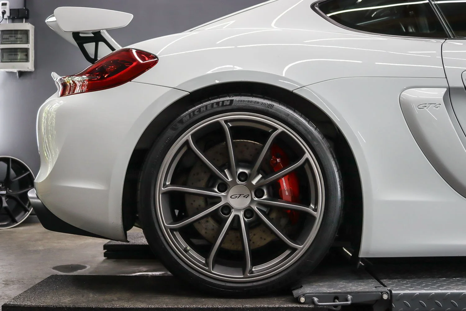 porsche-cayman-GT4-981-10.jpg