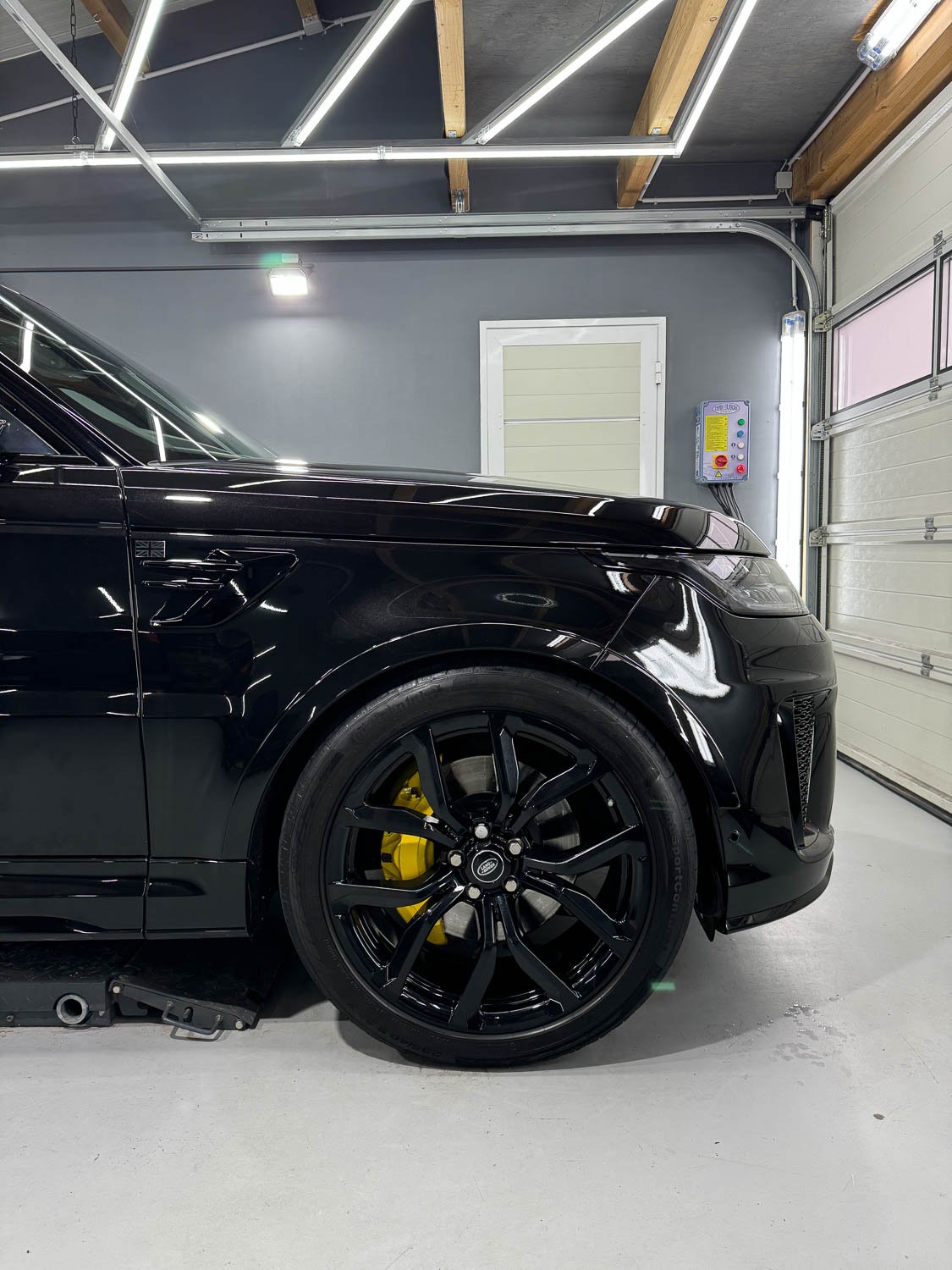range-rover-sport-svr-1.jpg