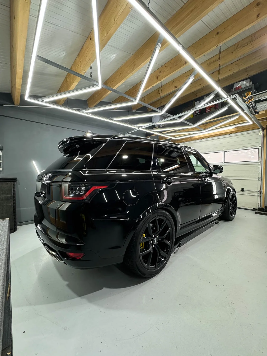 range-rover-sport-svr-3.jpg