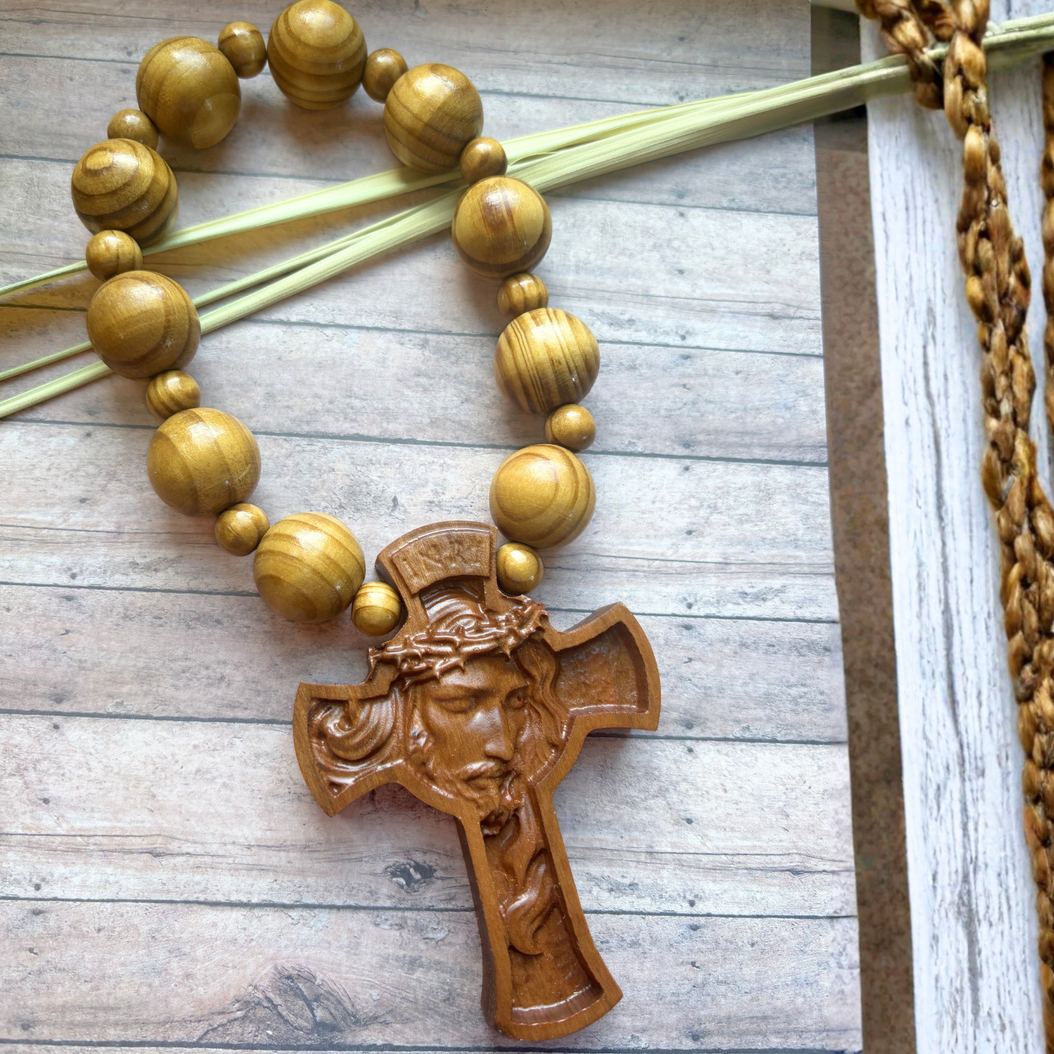 Oogie's Door Rosary - Dark.png