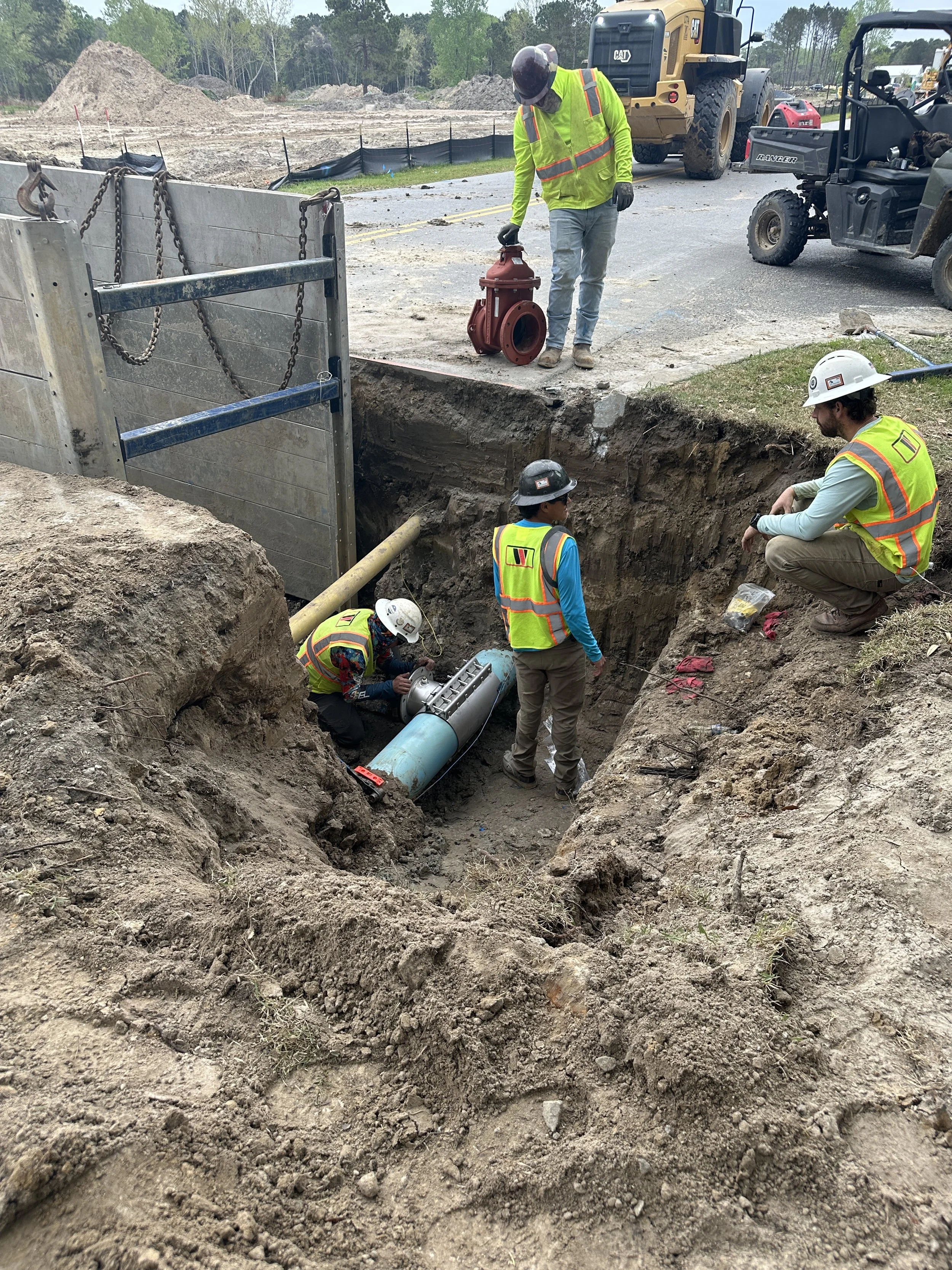 Attaching tapping saddle to water main