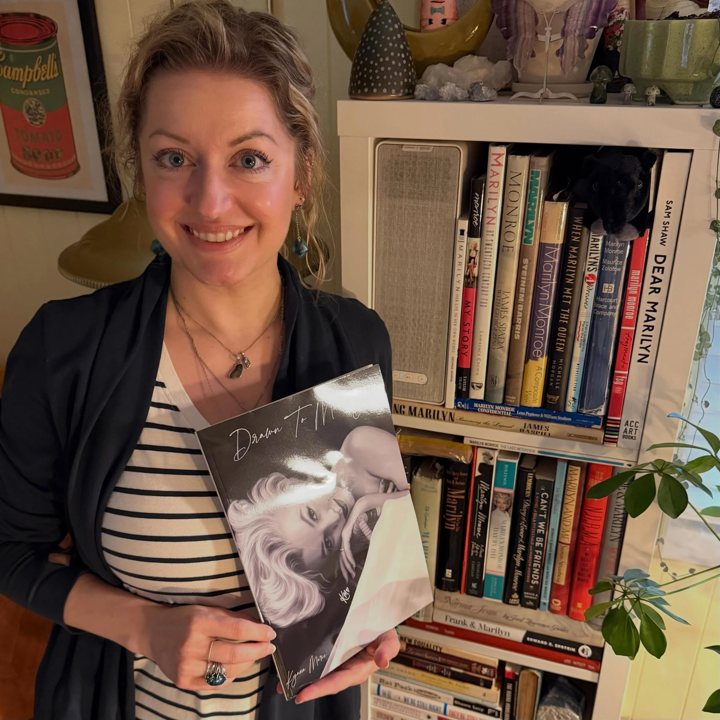 A big thank-you to my friend, @drawntomarilyn, for sending me a copy of her STUNNINGLY GORGEOUS art in book form, featuring our favorite girl, Marilyn Monroe! 🤍🤍🤍😍😍😍 It makes for a lovely addition to my MM bookshelves. 🥰🥰🥰🤍🤍🤍

Enjoy an ou