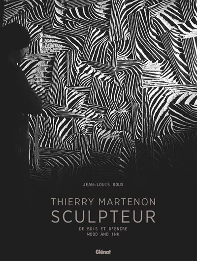 Couverture d'un livre intitulé 'Thierry Martenon Sculpteur' avec une illustration en noir et blanc d'empreintes de mains.