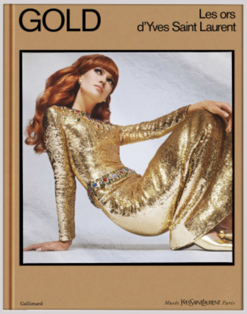 Couverture de livre en français avec une femme en robe dorée pailletée, édition "GOLD" d'Yves Saint Laurent, édition Gallimard.
