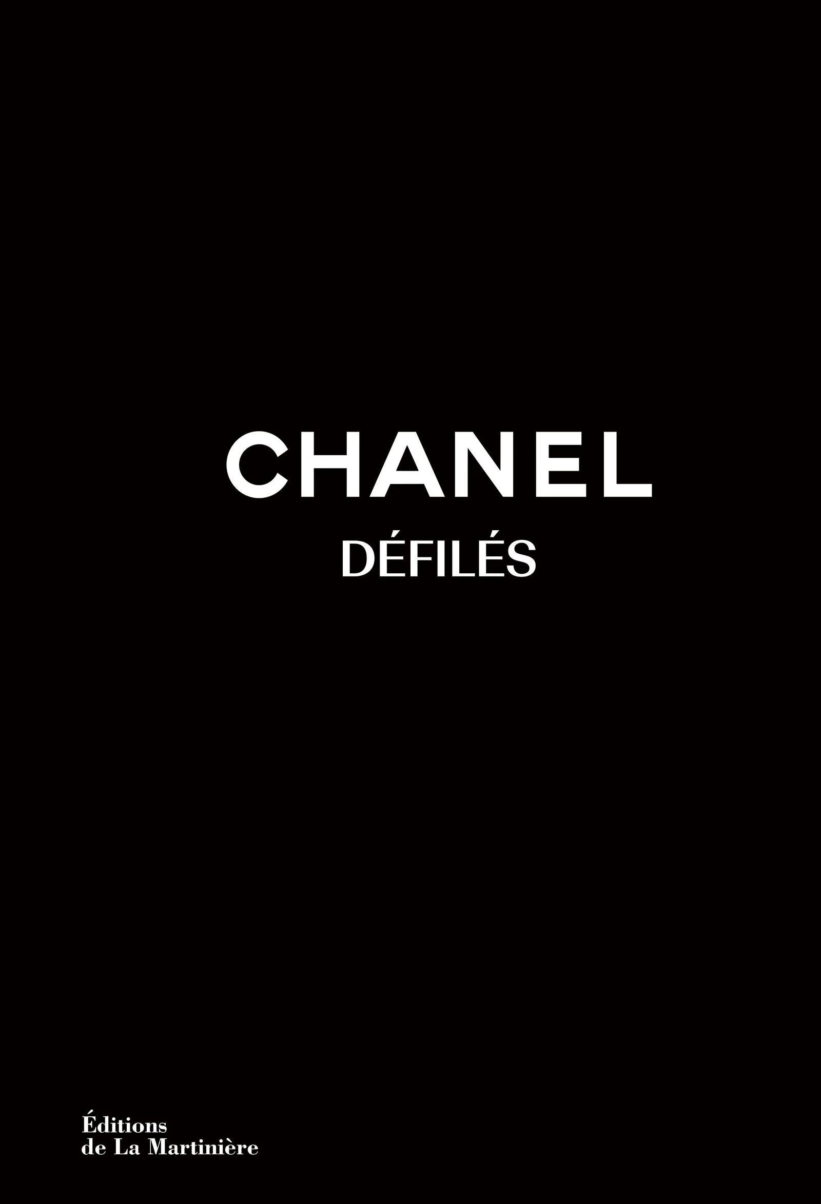 Couverture d'un livre intitulé 'Chanel Défilés' publié par Éditions de La Martinière, avec un fond noir et du texte blanc.