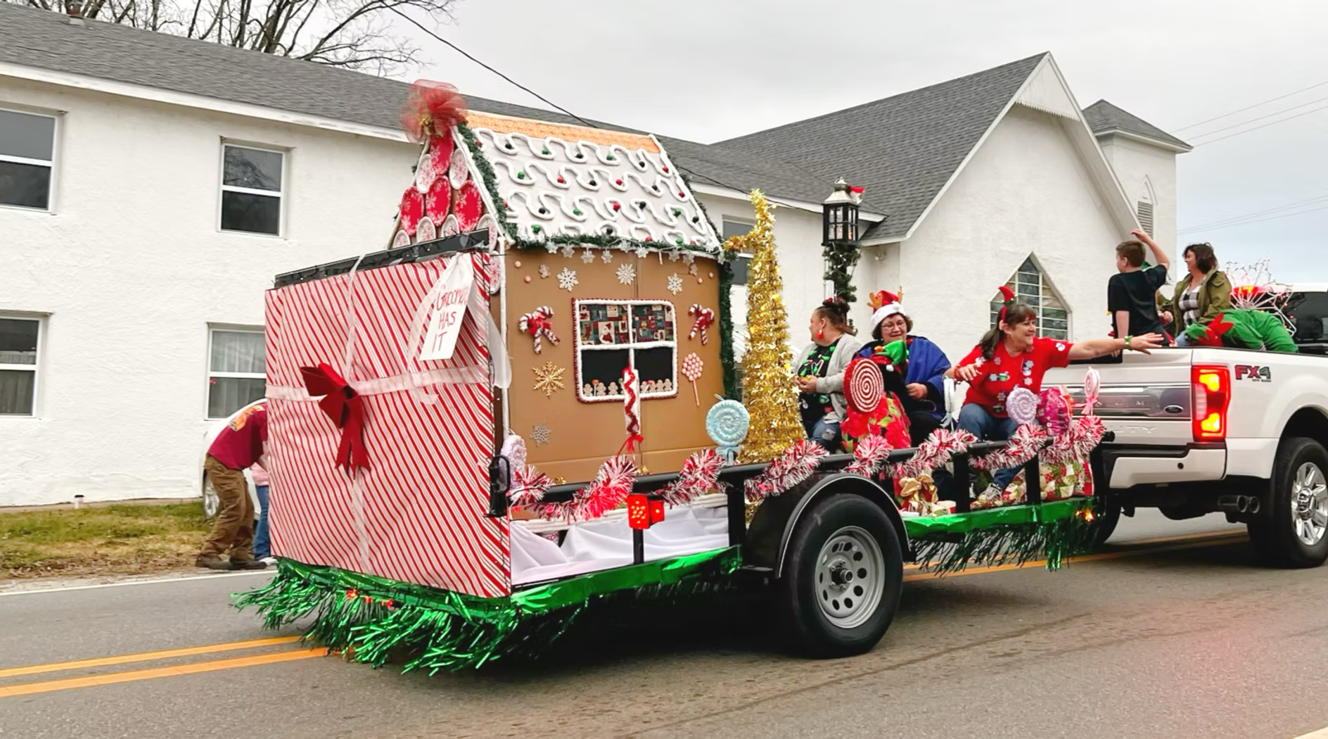 Christmas Parade 9.png