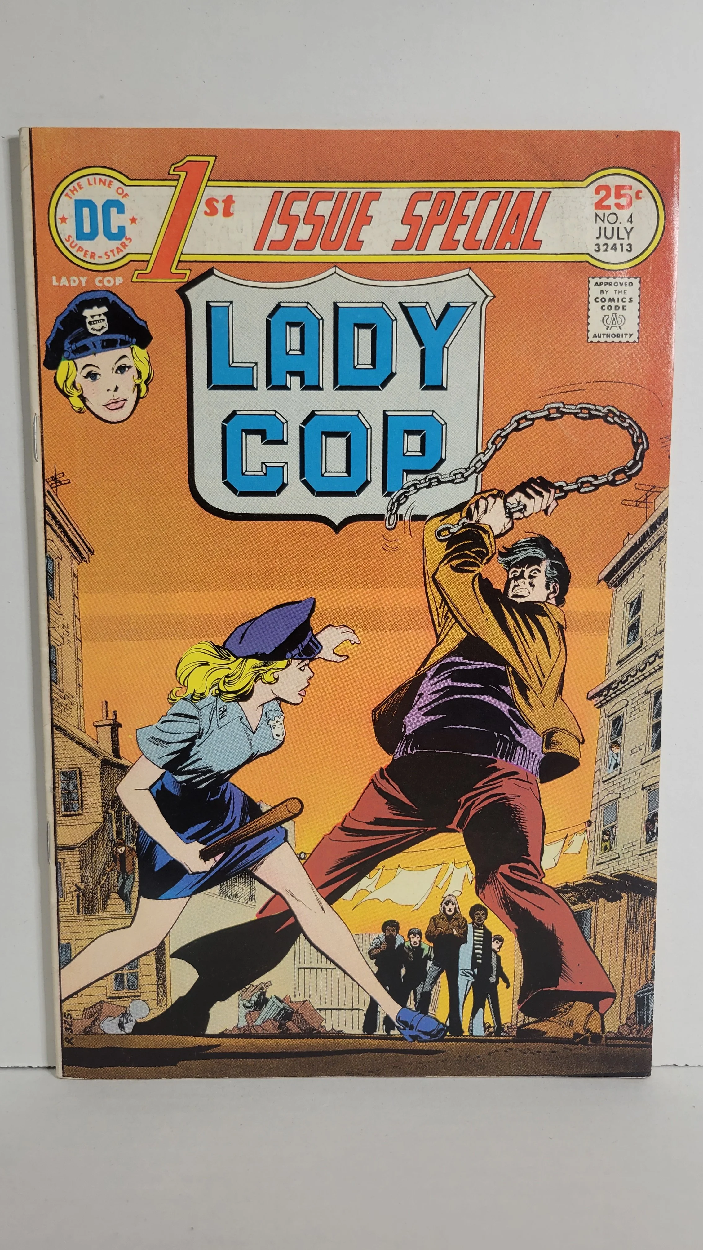 1st Issue Special #4 Lady Cop! Liza Warner joins police force to track killer! 1975 DC Comics