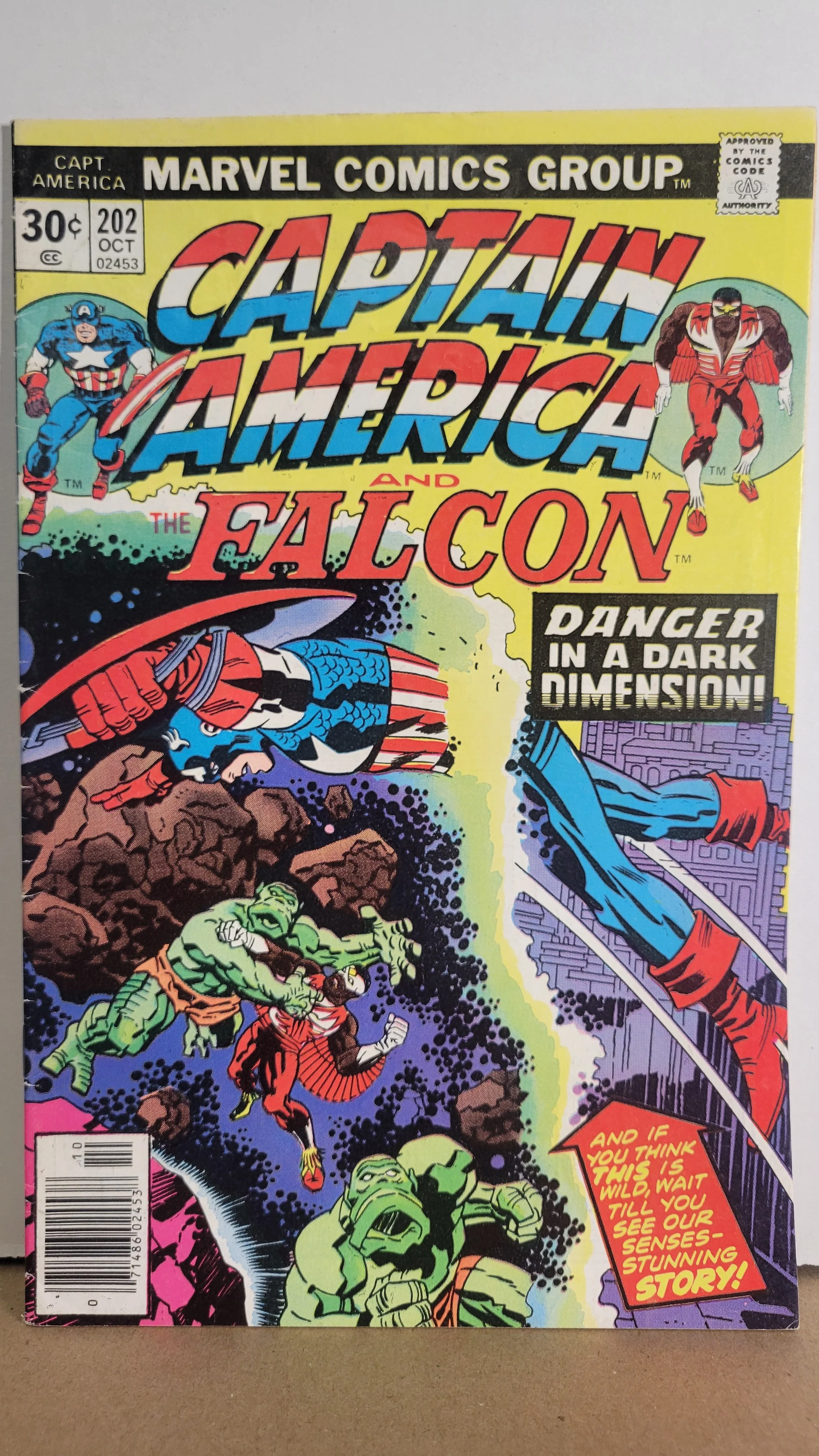 Captain America 202 Jack Kirby, Falcon, Danger in a Dark Dimension! 1976 Marvel Comics