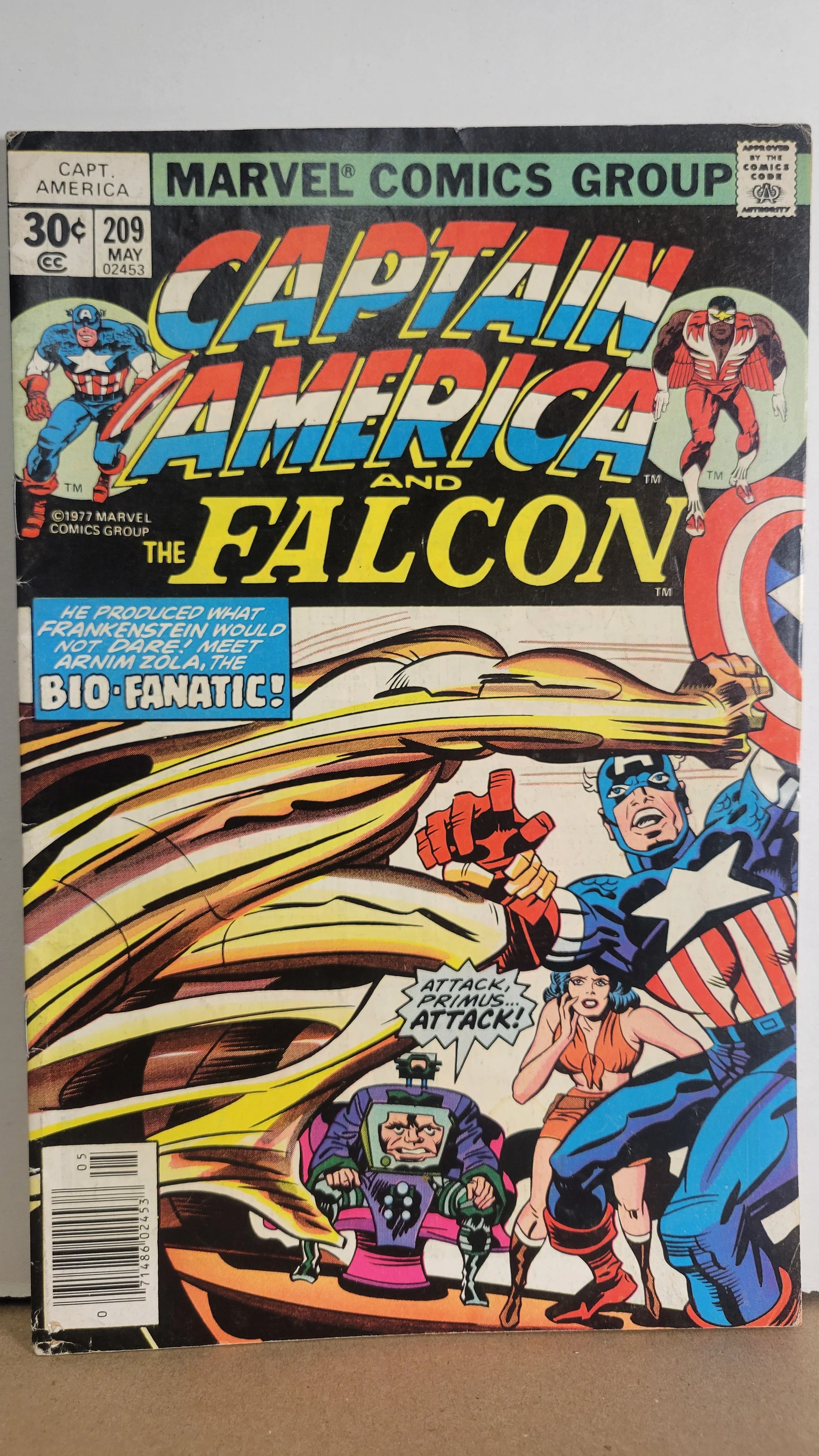 Captain America 209 Kirby cover/art! Falcon, Arnim Zola Bio-Fanatic! 1977 Marvel Comics