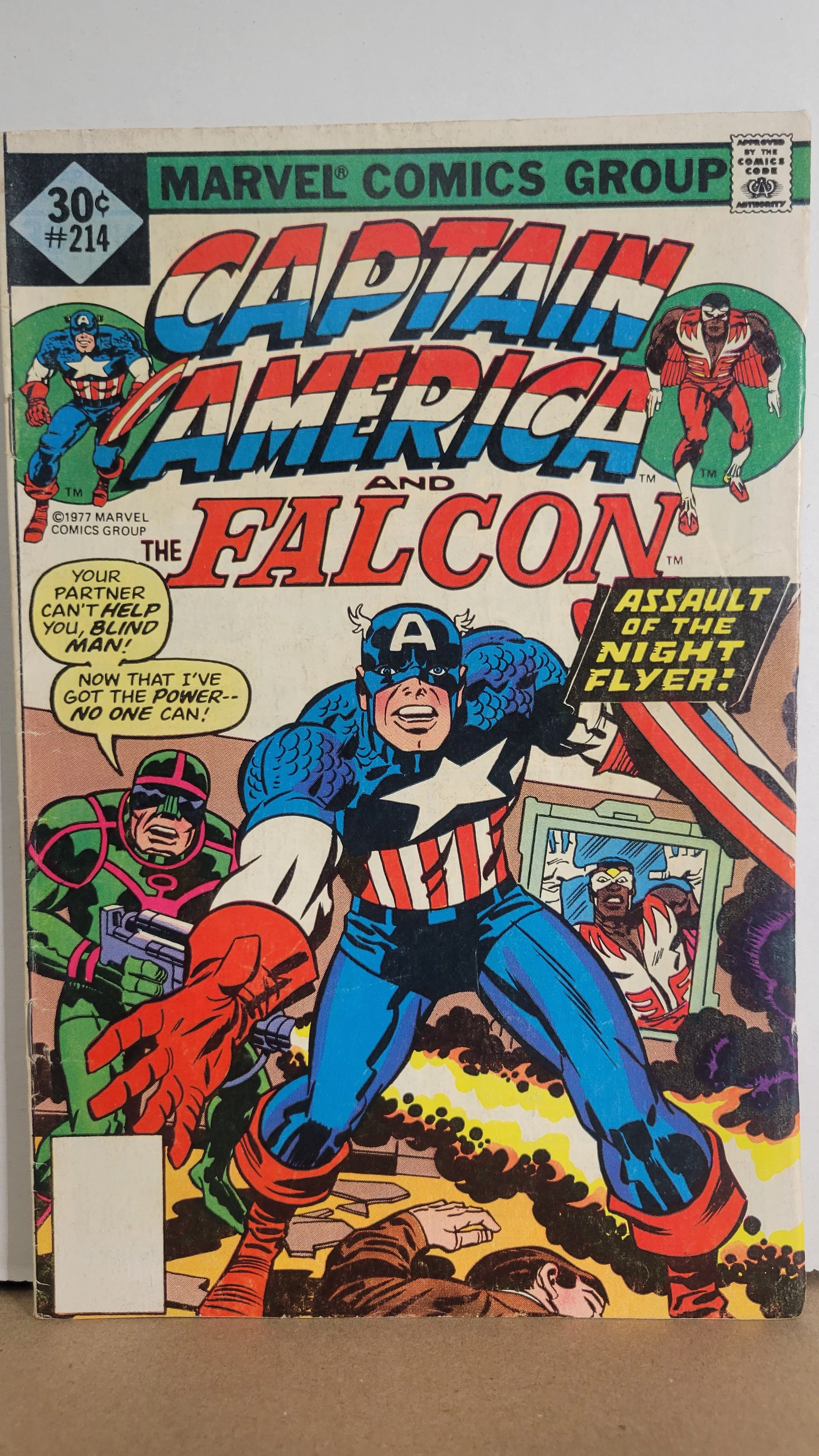 Captain America 214 Kirby cover/art! Falcon! Night Flyer! 1977 Marvel Comics