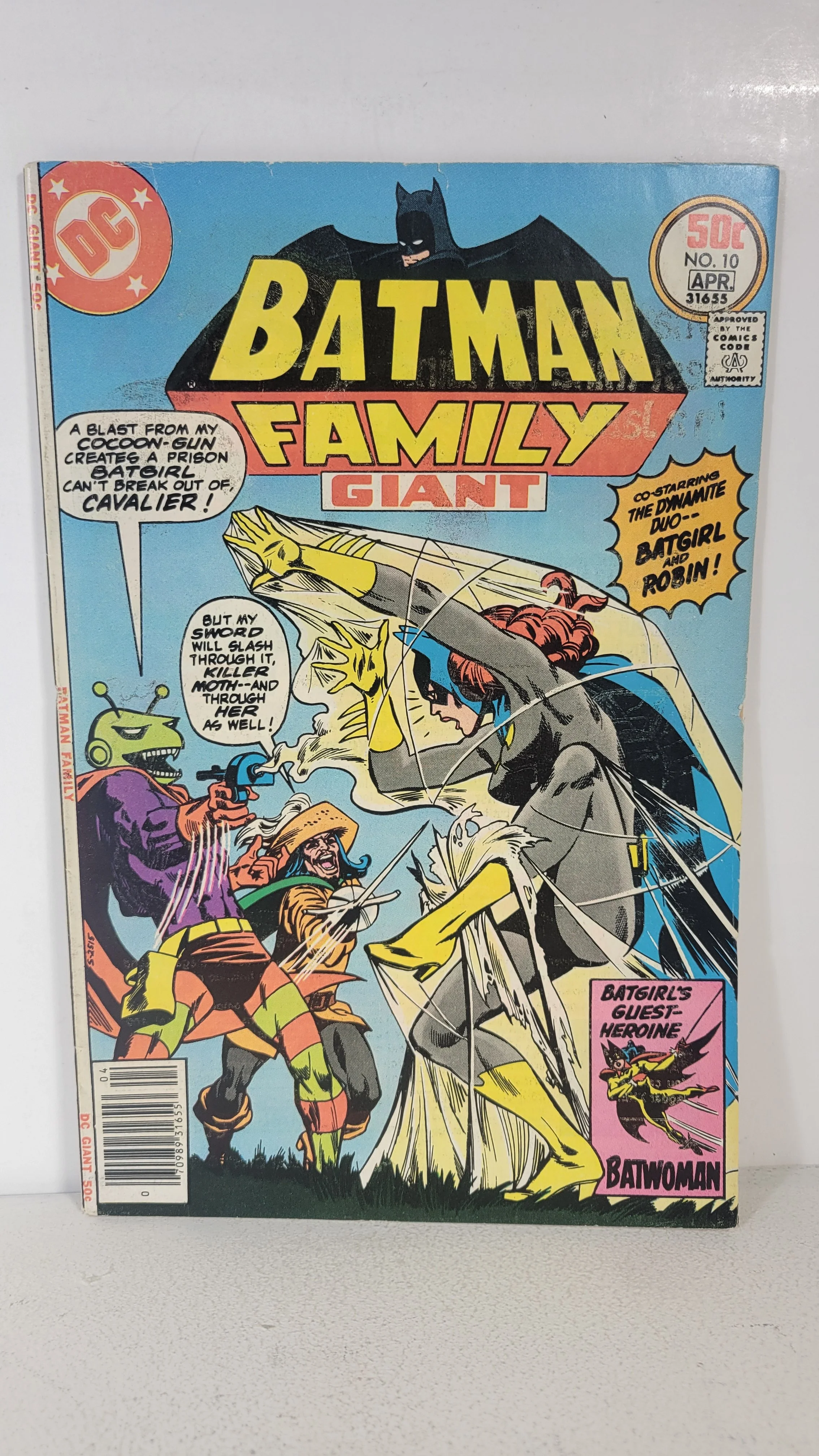 Batman Family 10 Giant, Batgirl, Robin 1977 DC Comics