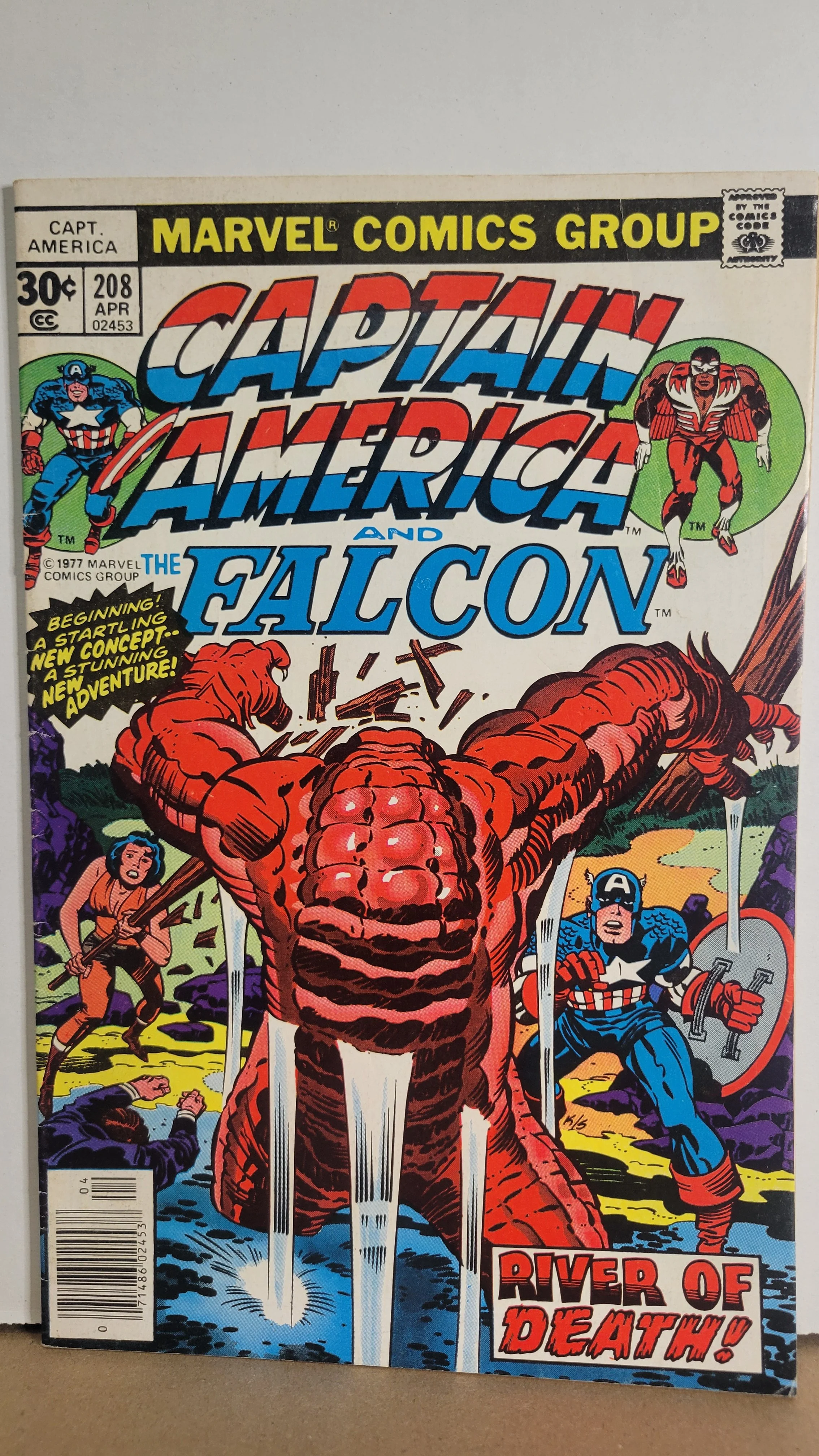 Captain America 208 Kirby cover/art! Falcon, The River of Death! 1977 Marvel Comics