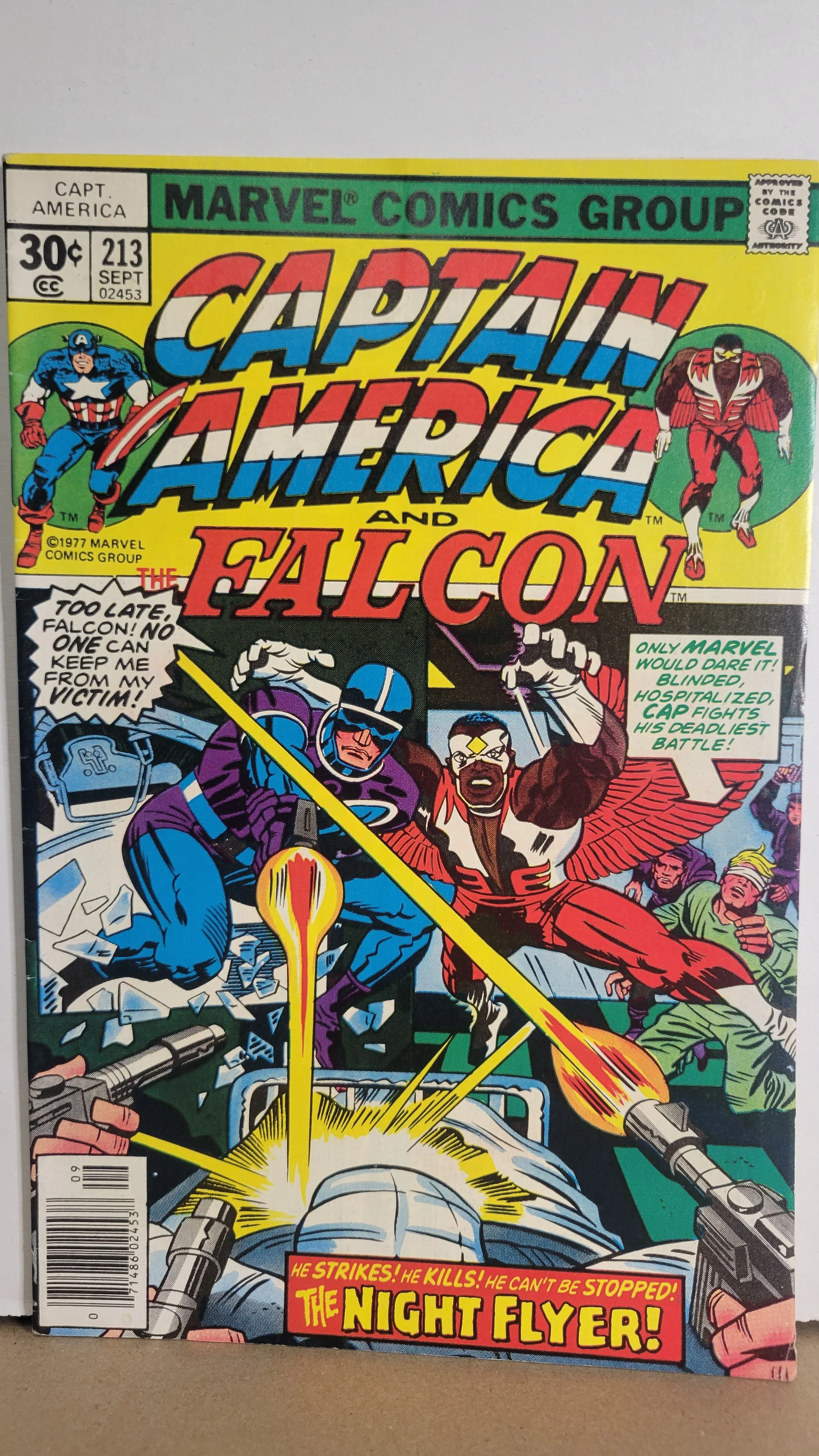 Captain America 213 Kirby cover/art! 1st Night Flyer, Red Skull! 1977 Marvel Comics
