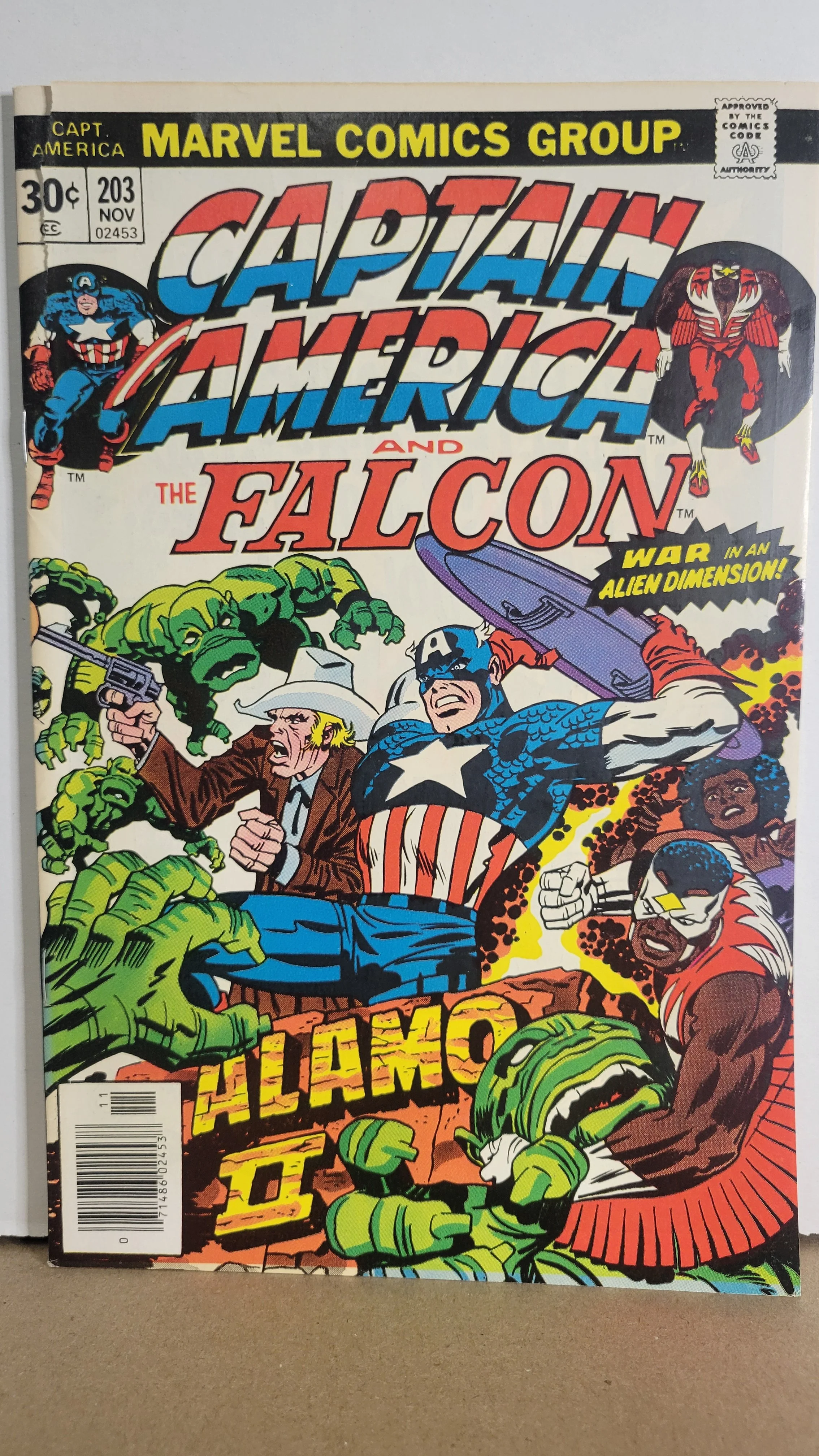 Captain America 203 Kirby cover/art! Falcon, Night People Alamo II 1976 Marvel Comics