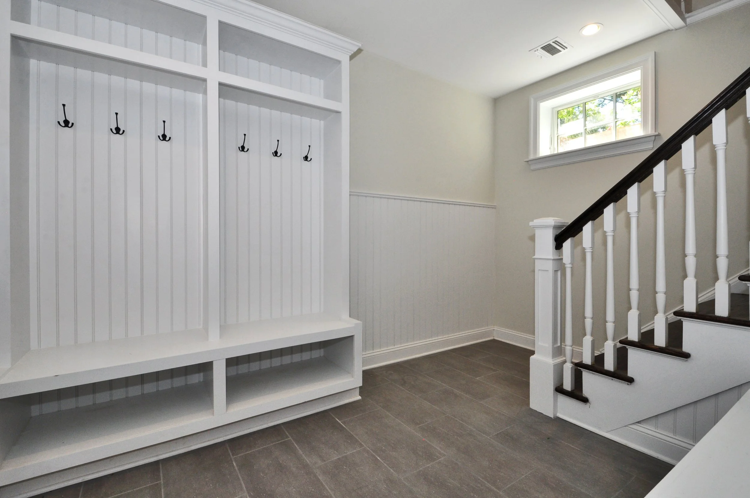 2_wildwood_rd_MLS_HID1051468_ROOMmudroom.jpg