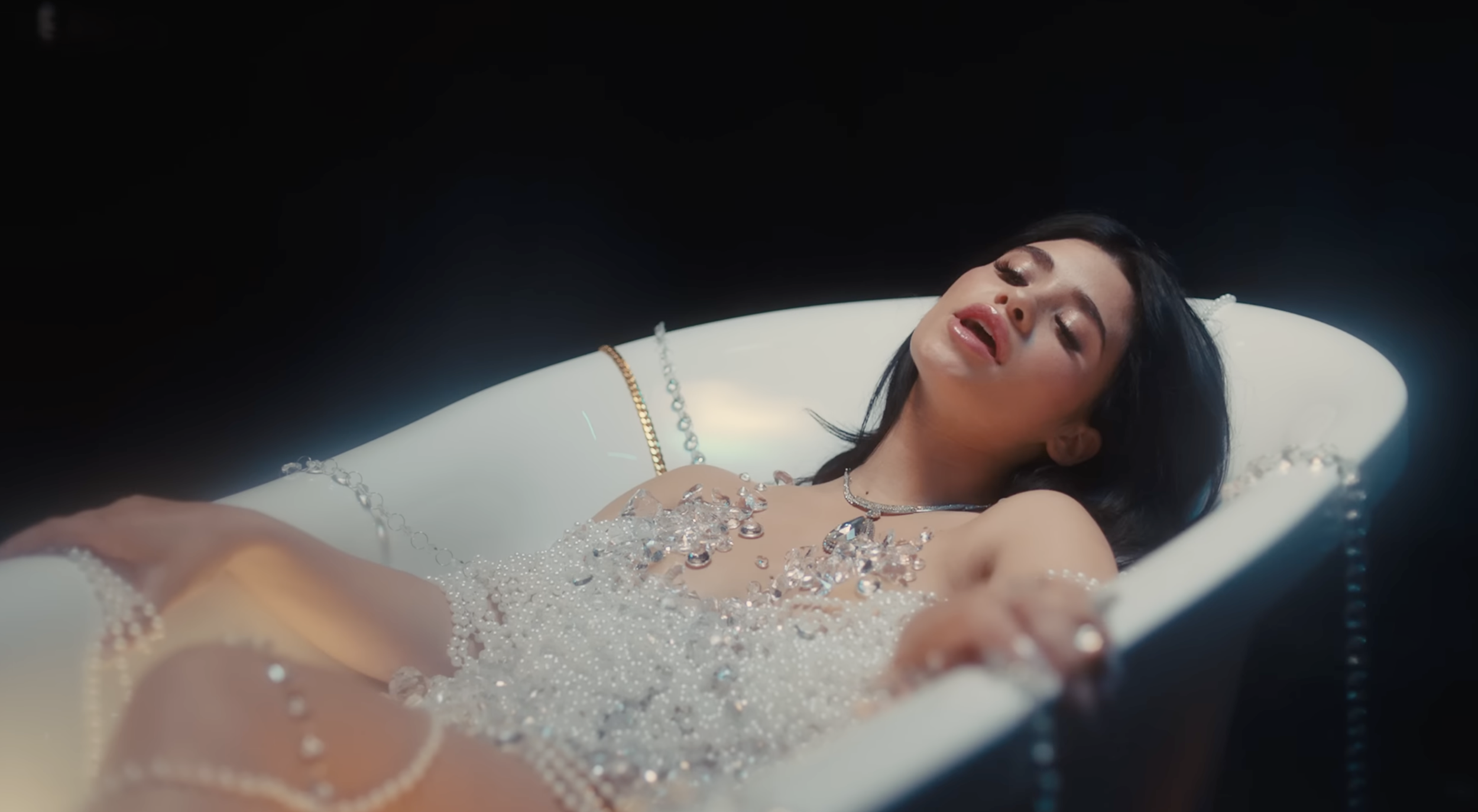 Nessa Barrett 'Counting Crimes' -- Dir: Andrew Sandler // Co: UnderWonder