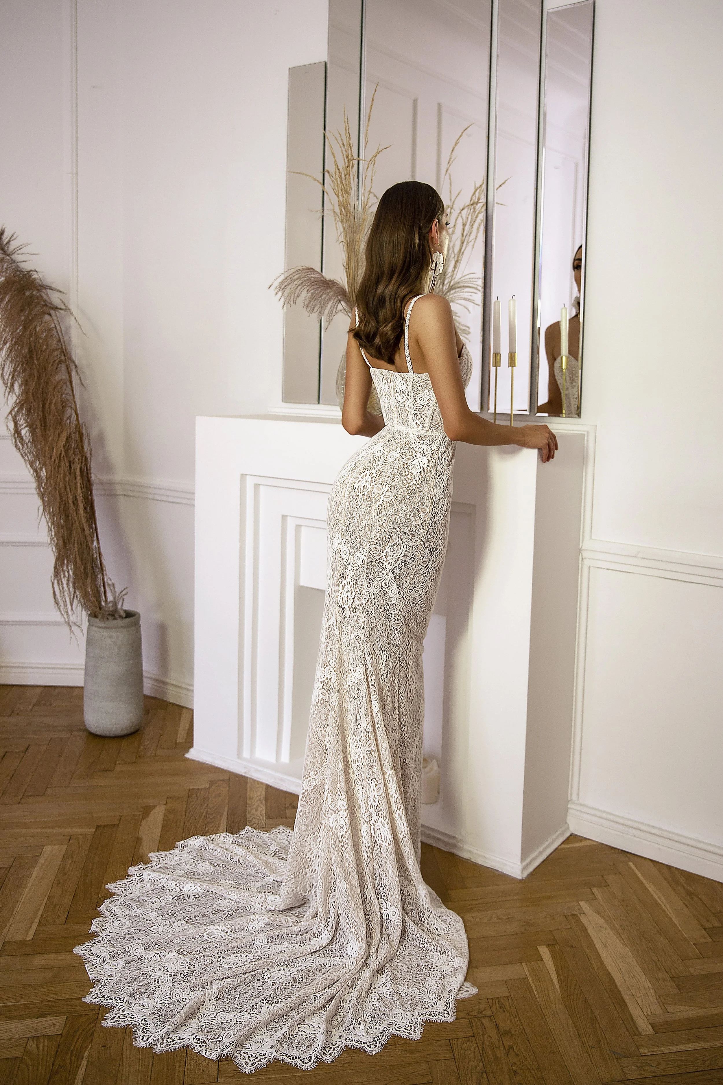 Suknia ślubna z trenem, detale pleców, Maria Yazh Wedding House, salon Warszawa