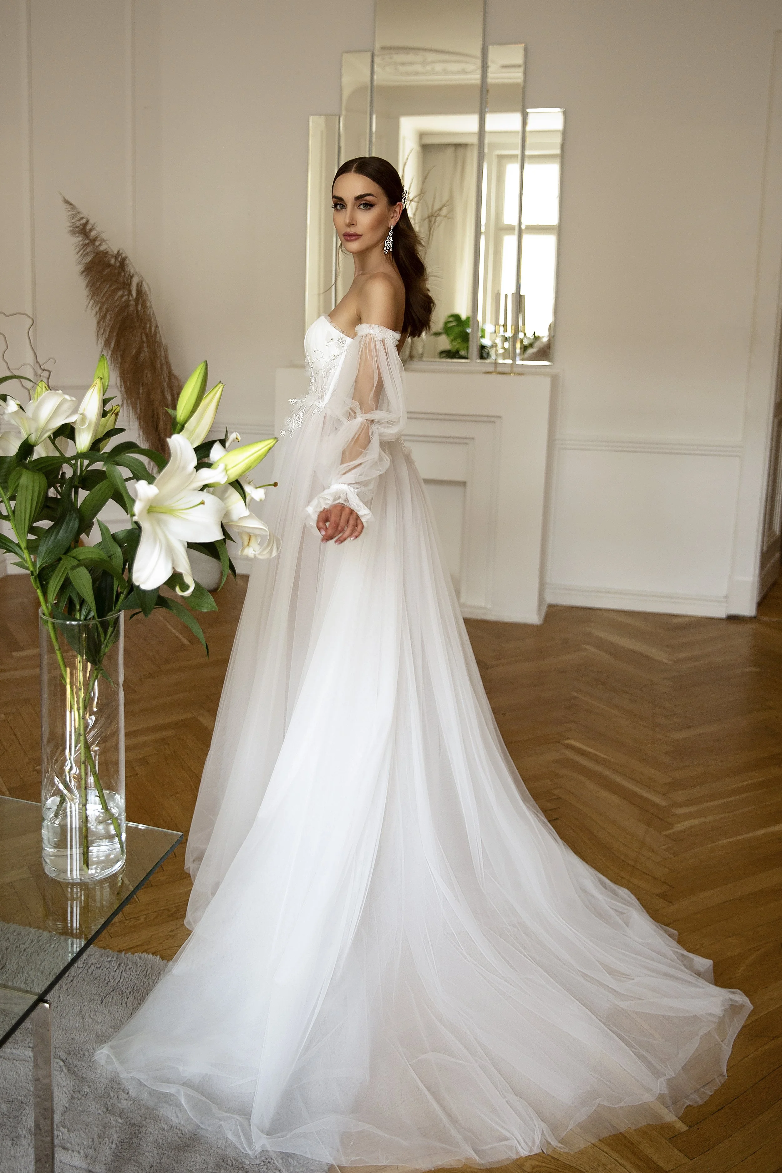 Suknia ślubna z trenem, detale pleców, Maria Yazh Wedding House, salon Warszawa