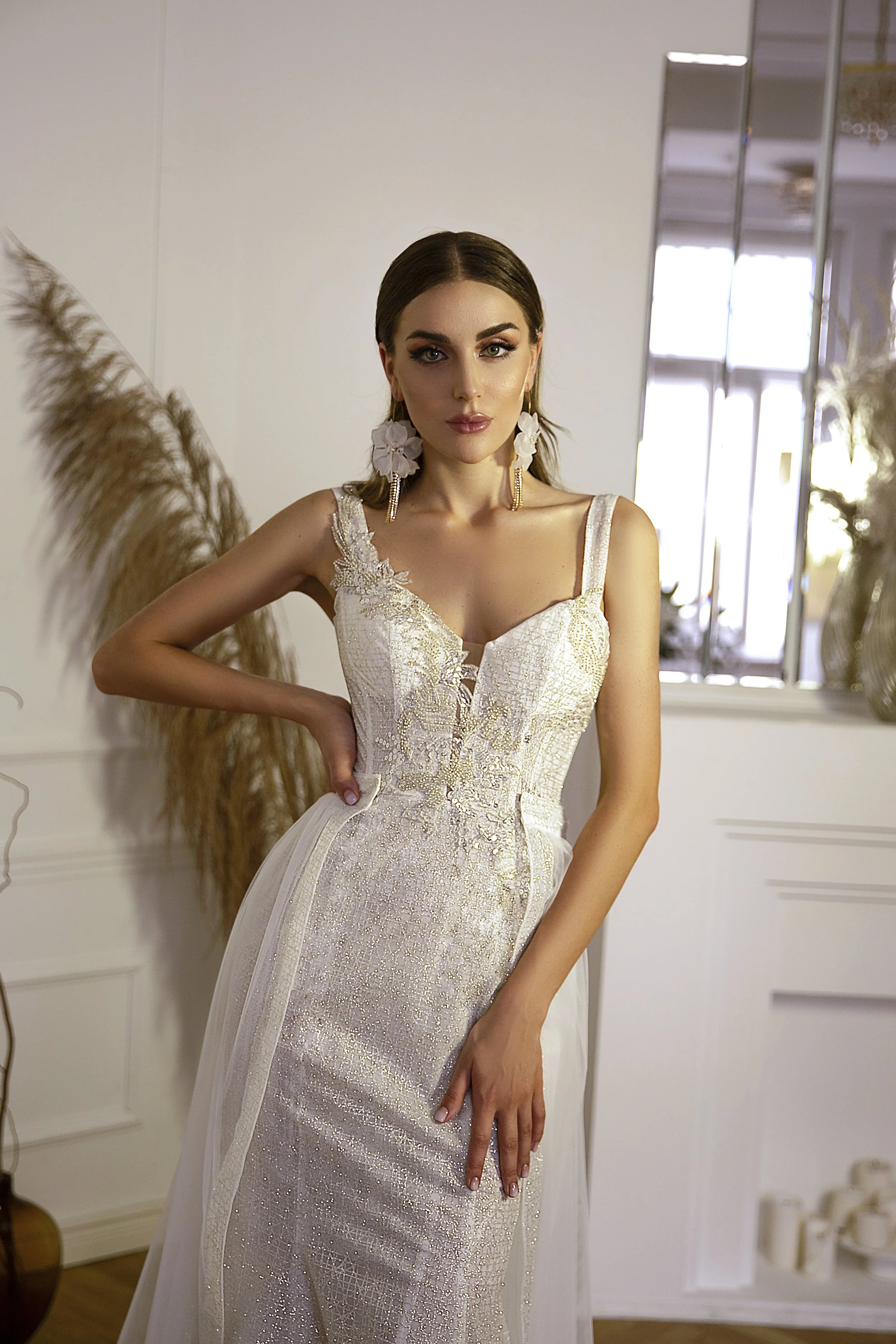 Suknia ślubna z trenem, detale pleców, Maria Yazh Wedding House, salon Warszawa