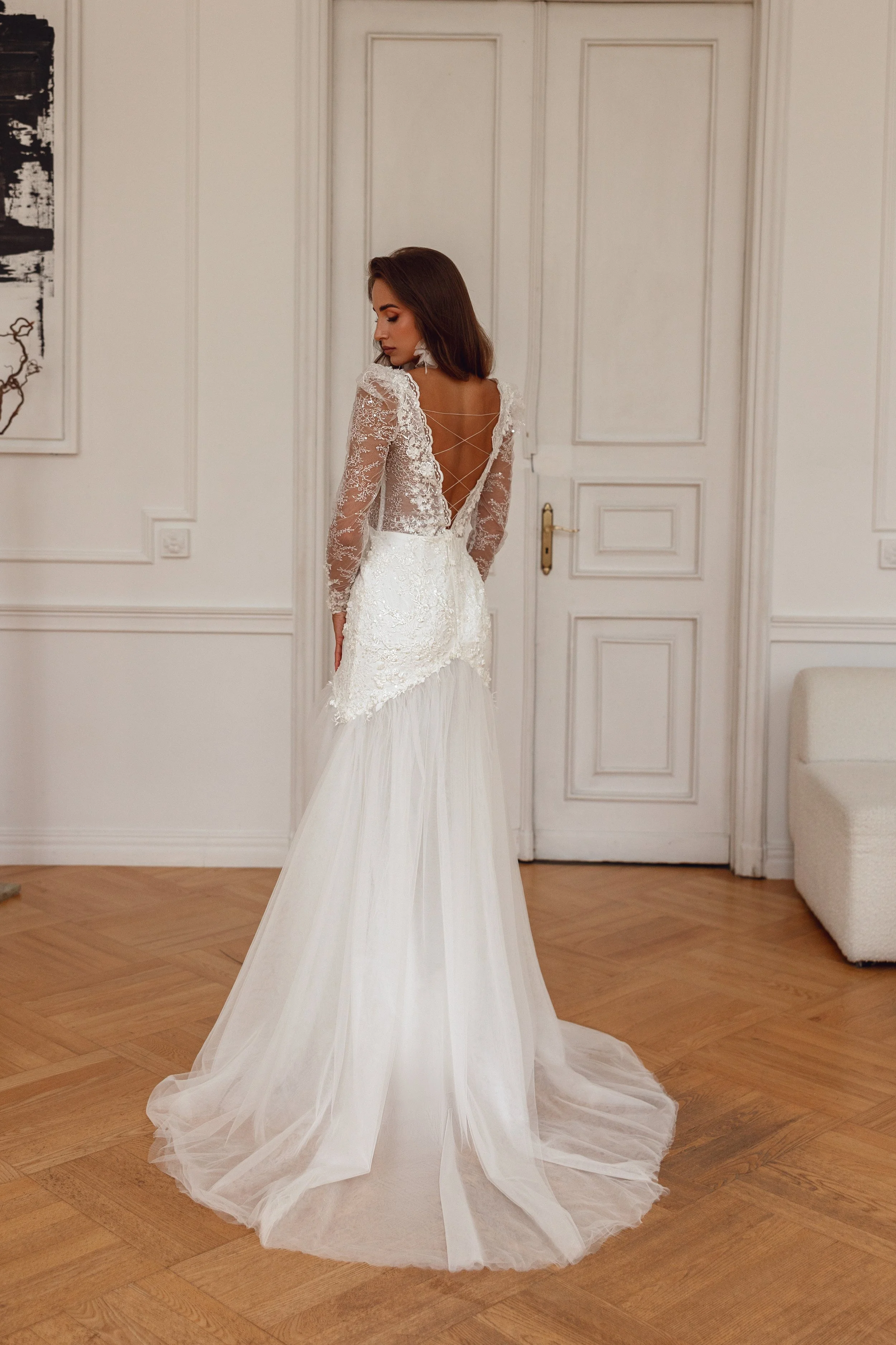 Suknia ślubna z trenem, detale pleców, Maria Yazh Wedding House, projektant Warszawa