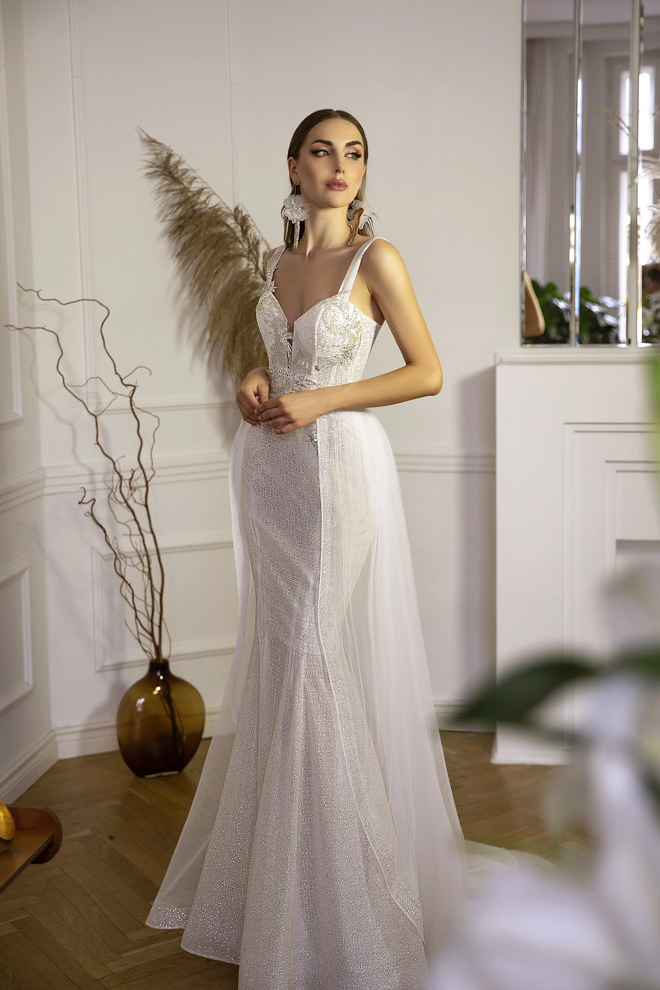 Suknia ślubna z trenem, detale pleców, Maria Yazh Wedding House, salon Warszawa