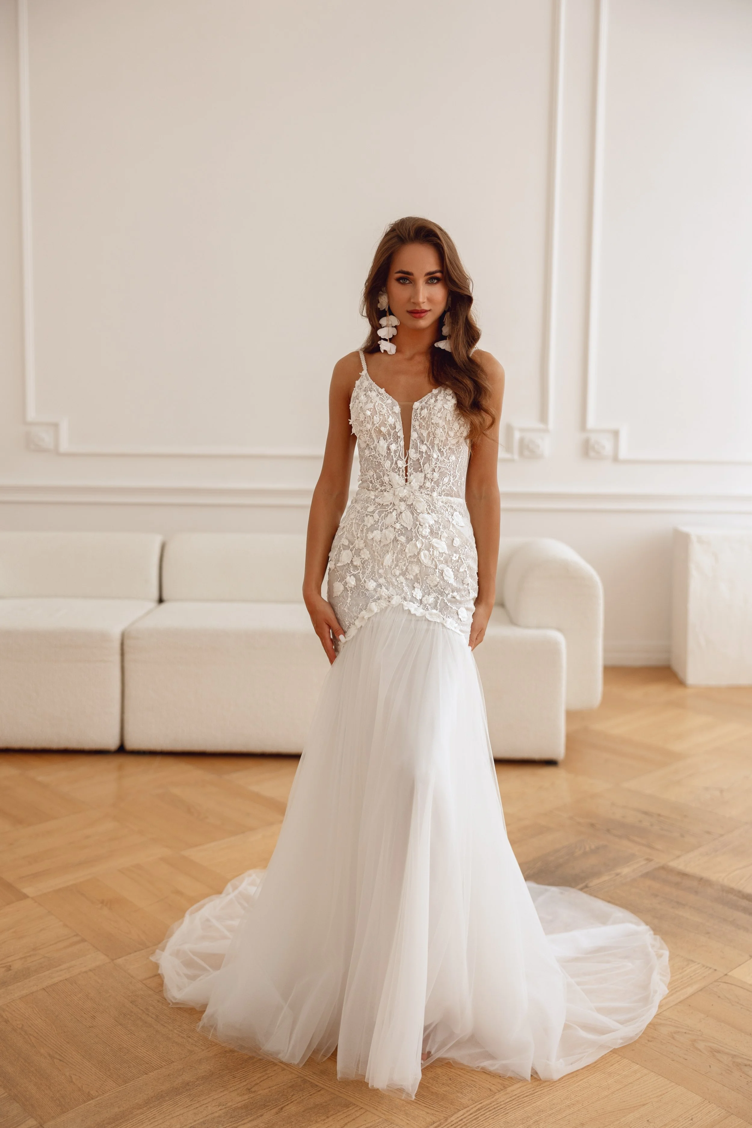 Suknia ślubna z trenem, detale pleców, Maria Yazh Wedding House, projektant Warszawa
