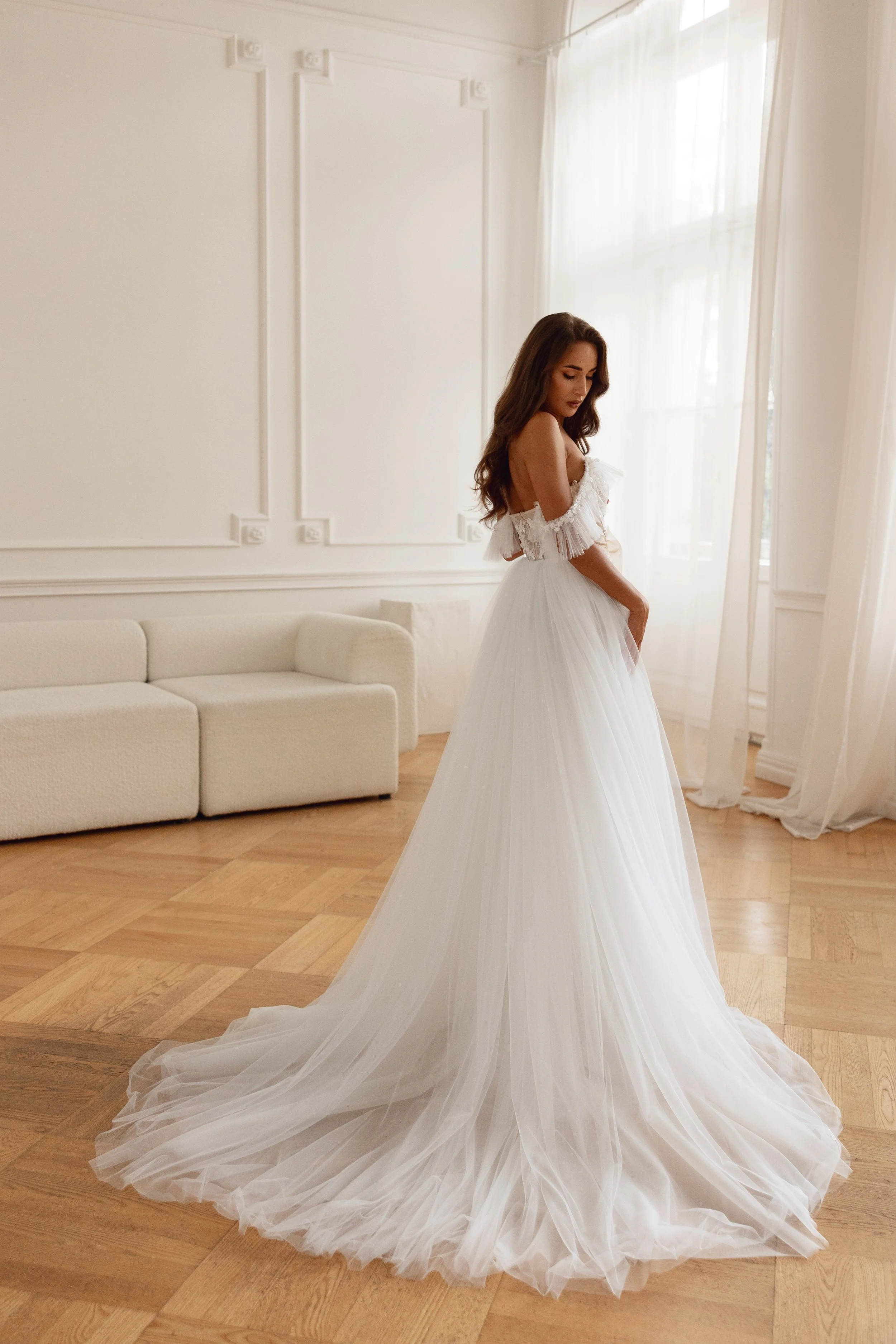 Nowoczesna suknia ślubna Rosalia, Maria Yazh Wedding House, salon Warszawa.
