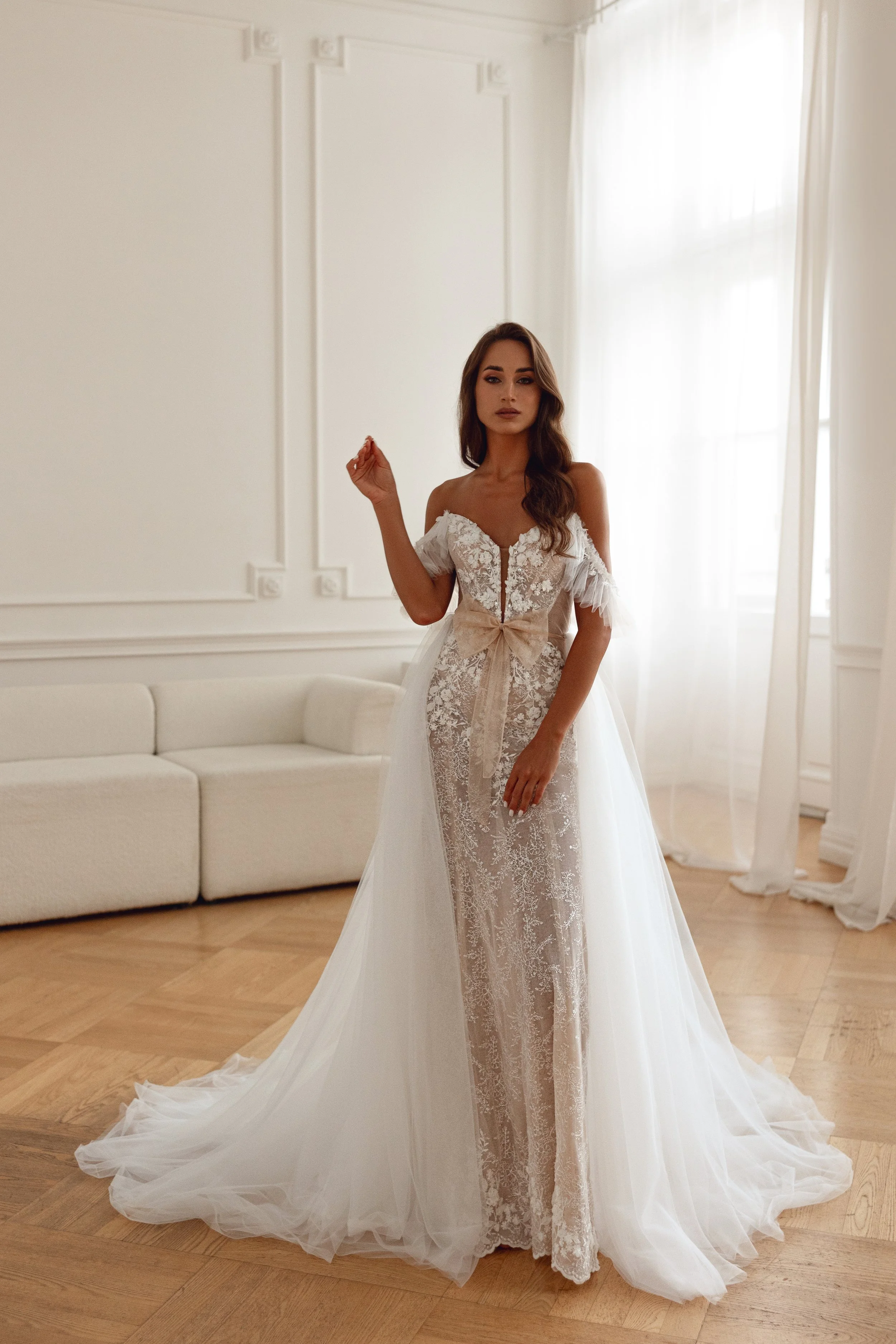 Nowoczesna suknia ślubna Rosalia, Maria Yazh Wedding House, salon Warszawa.