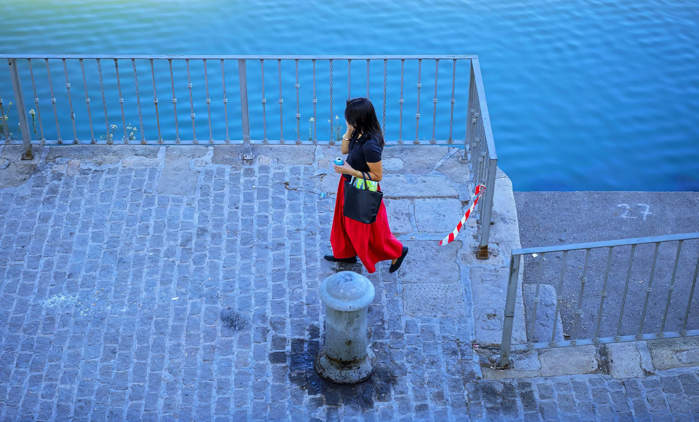 27redB00022673FR1761225010_denoised_d copy 2.jpg