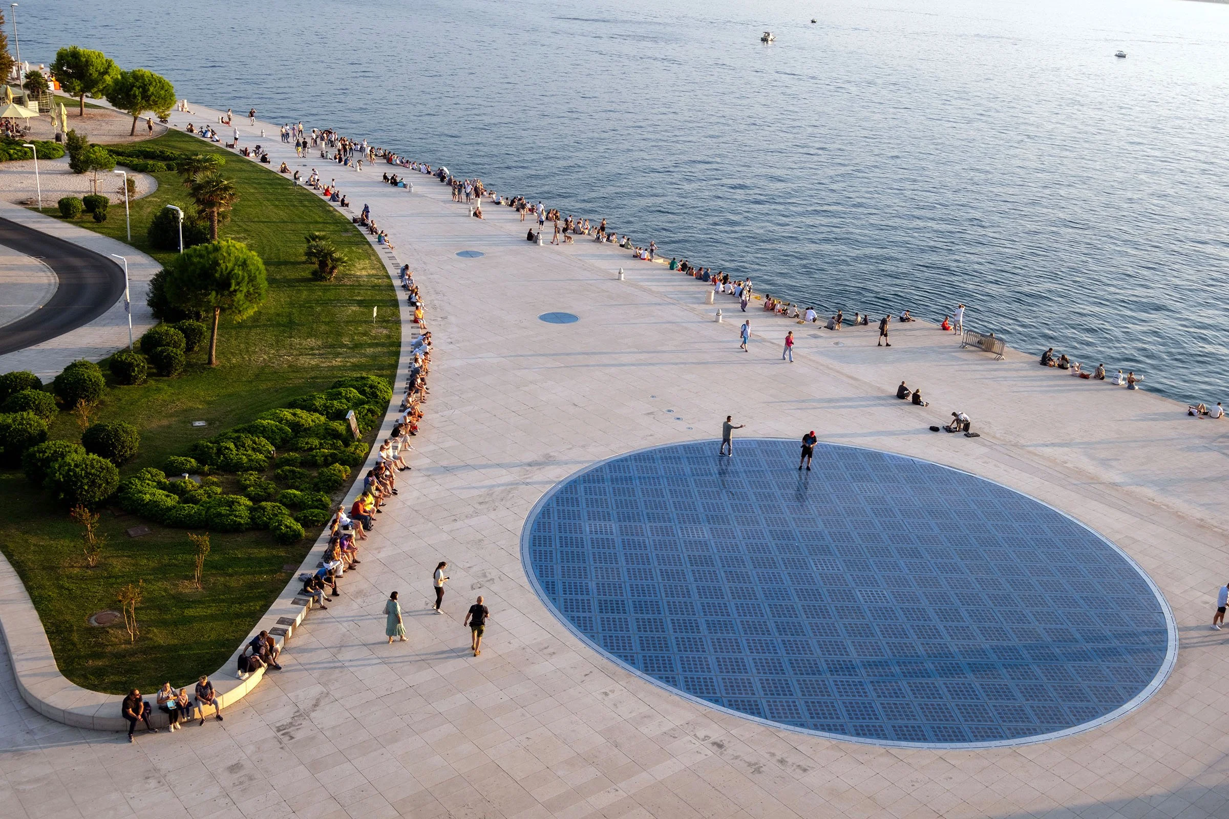 bluecircleDSCF7765 copy.jpg