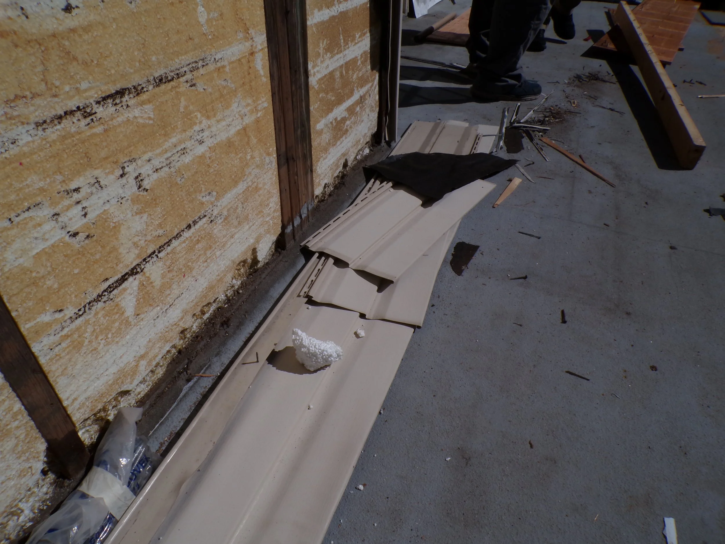 Wall assembly with EPS insulation and missing sheathing, weather barrier