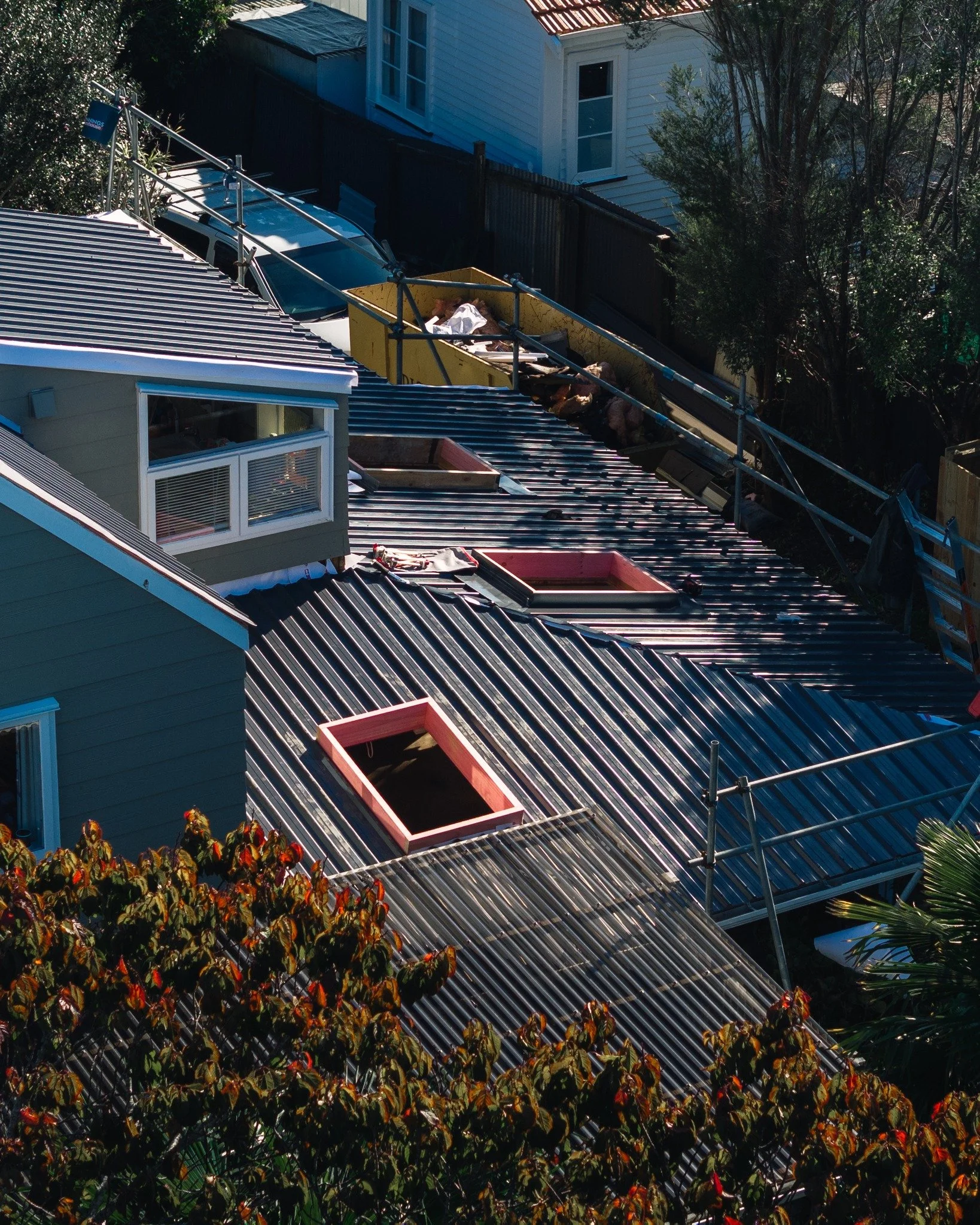 This Henderson home got the full Exo Roofing treatment.

Earlier this year, we completed a full re-roof with new skylights and gutters, using Colorsteel in the shade Grey Friars.

Because this is a Lockwood home, adding skylights meant working closel