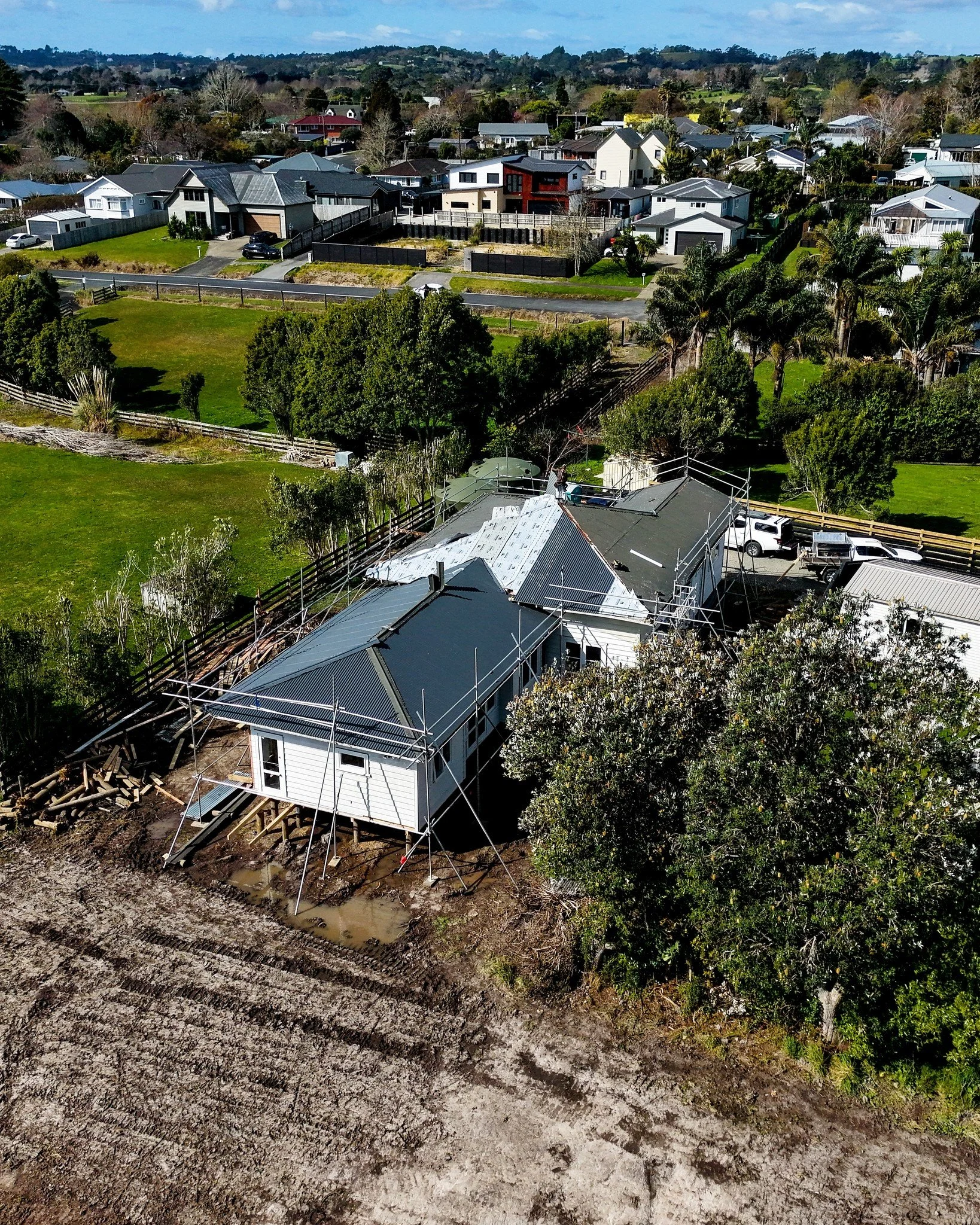 New roof going on in Riverhead.

Old iron stripped off, underlay down, and fresh corrugated iron being laid section by section. The drone shots show how much ground a reroof covers when you see it from above.

This one is coming together well.

#ExoR