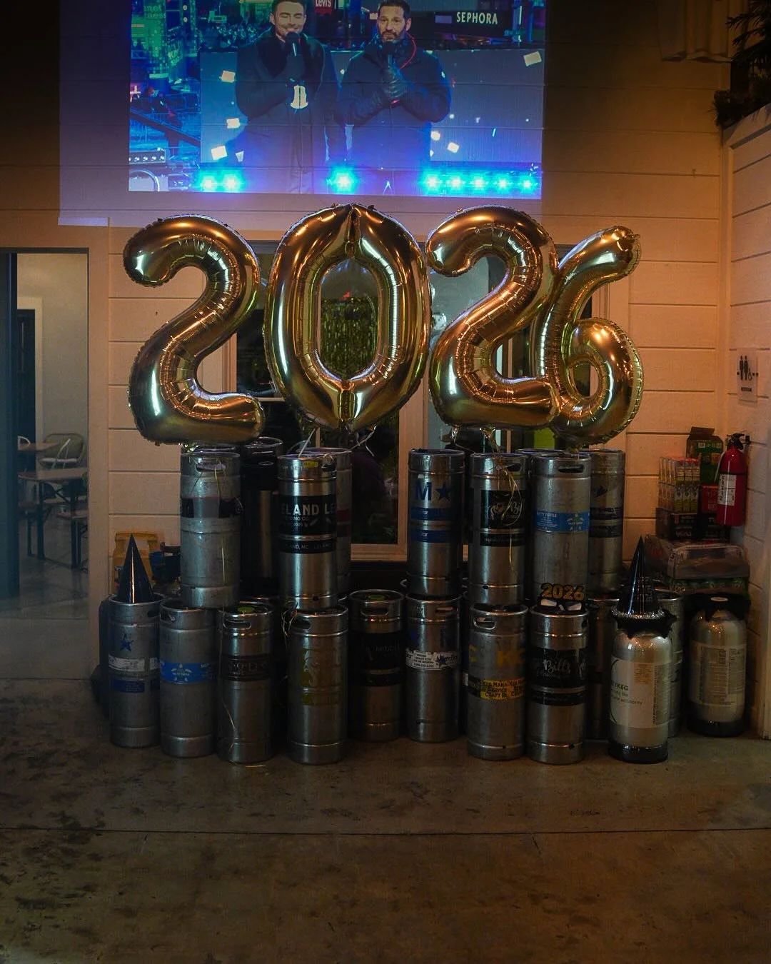 Last night didn&rsquo;t happen by accident.We planned it. We showed up. And you did too. 🖤🥂

NYE at The Clove Hitch was exactly what we hoped it would be- familiar faces, new friends, loud laughs, midnight cheers, and a room full of people who chos