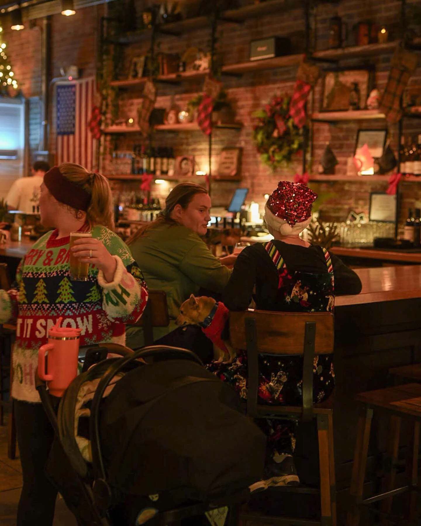 Merry Christmas🎄 Our little gift to you &mdash; we&rsquo;re pouring until 10pm tonight! 

Come hang with Sean and share some holiday cheer over a beer (or two). 

Slide to see who finally got the day off after a long December 🍻